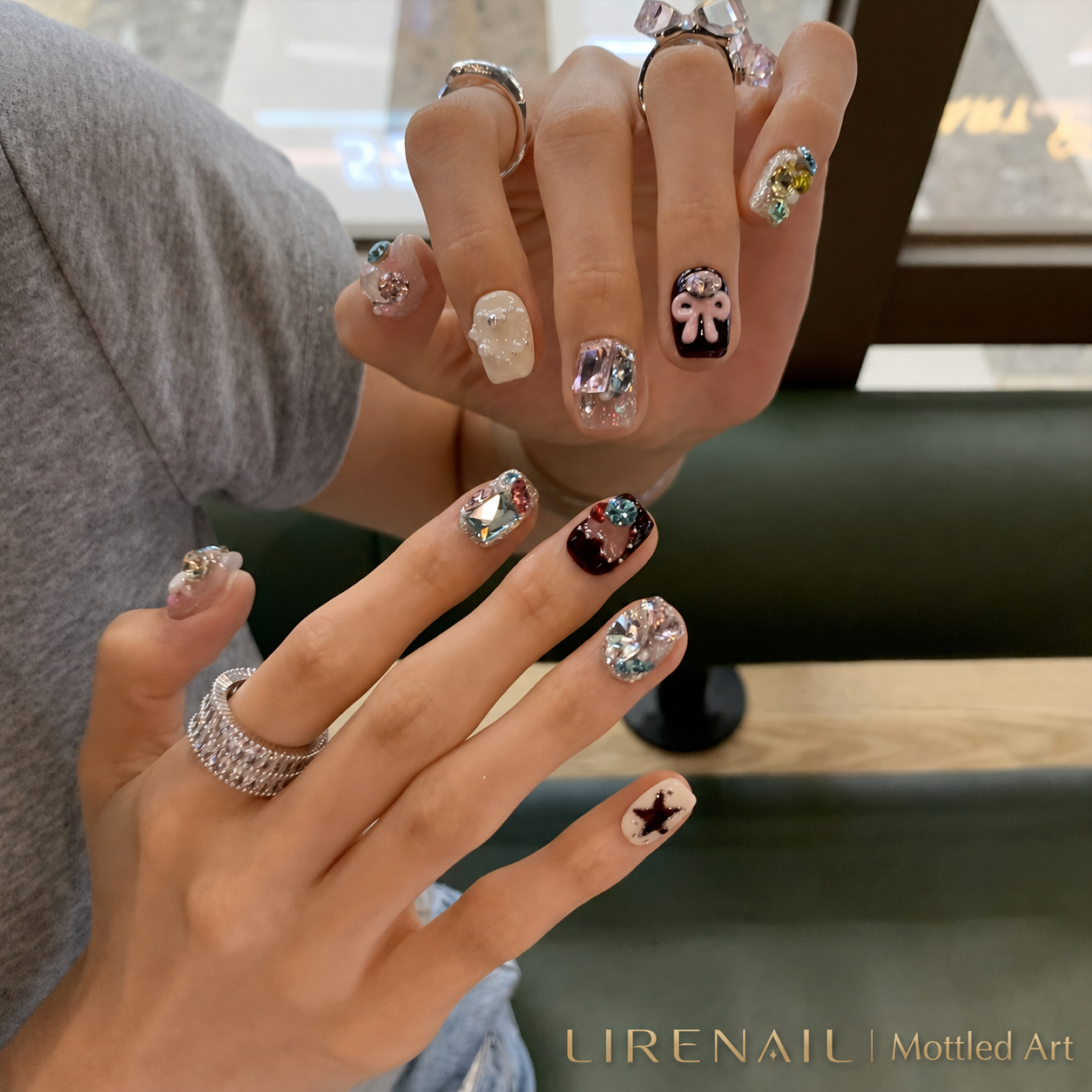 Mottled Art – Burgundy Crystal Bow Press-On Nails