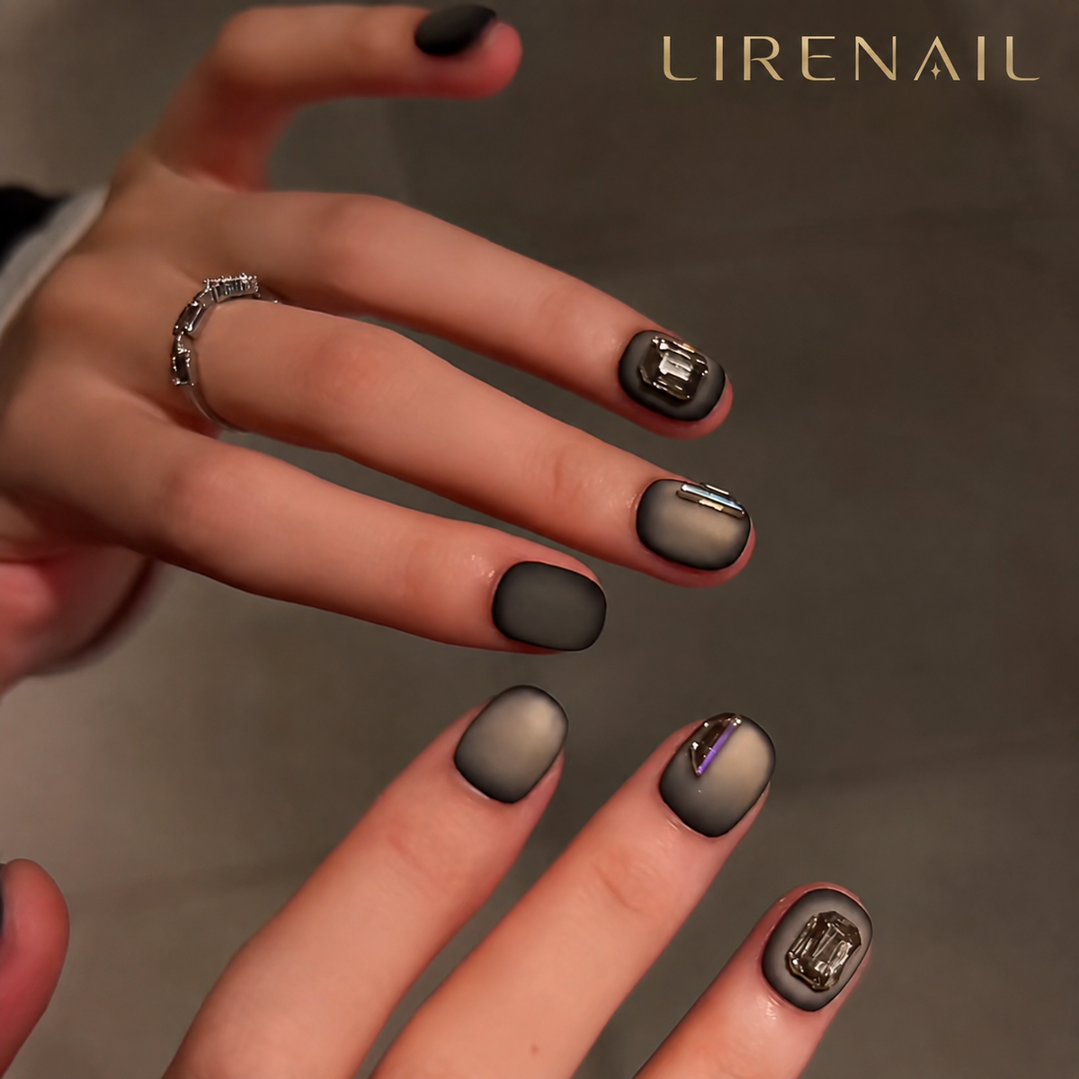 Obsidian Halo – Black Ombre Gem Press-On Nails