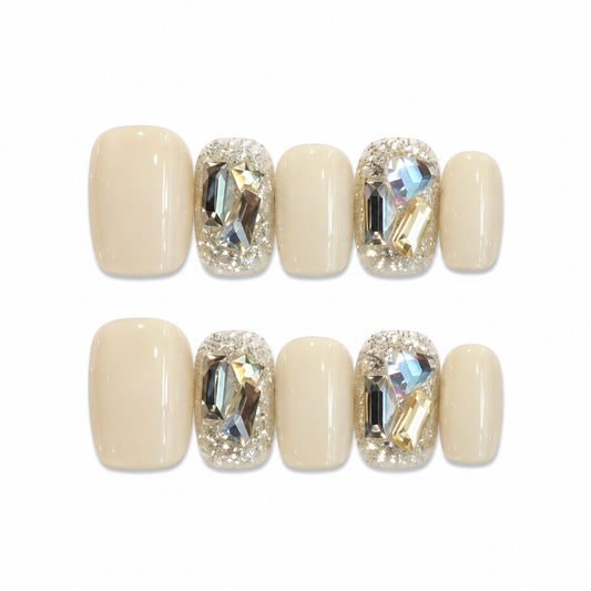 Shimmering Daydream – Silver Crystal Press-On Nails