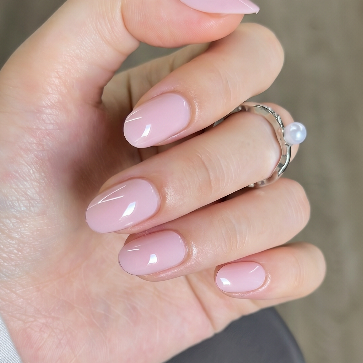 Apricot Whisper S Oval oval press-on nails
