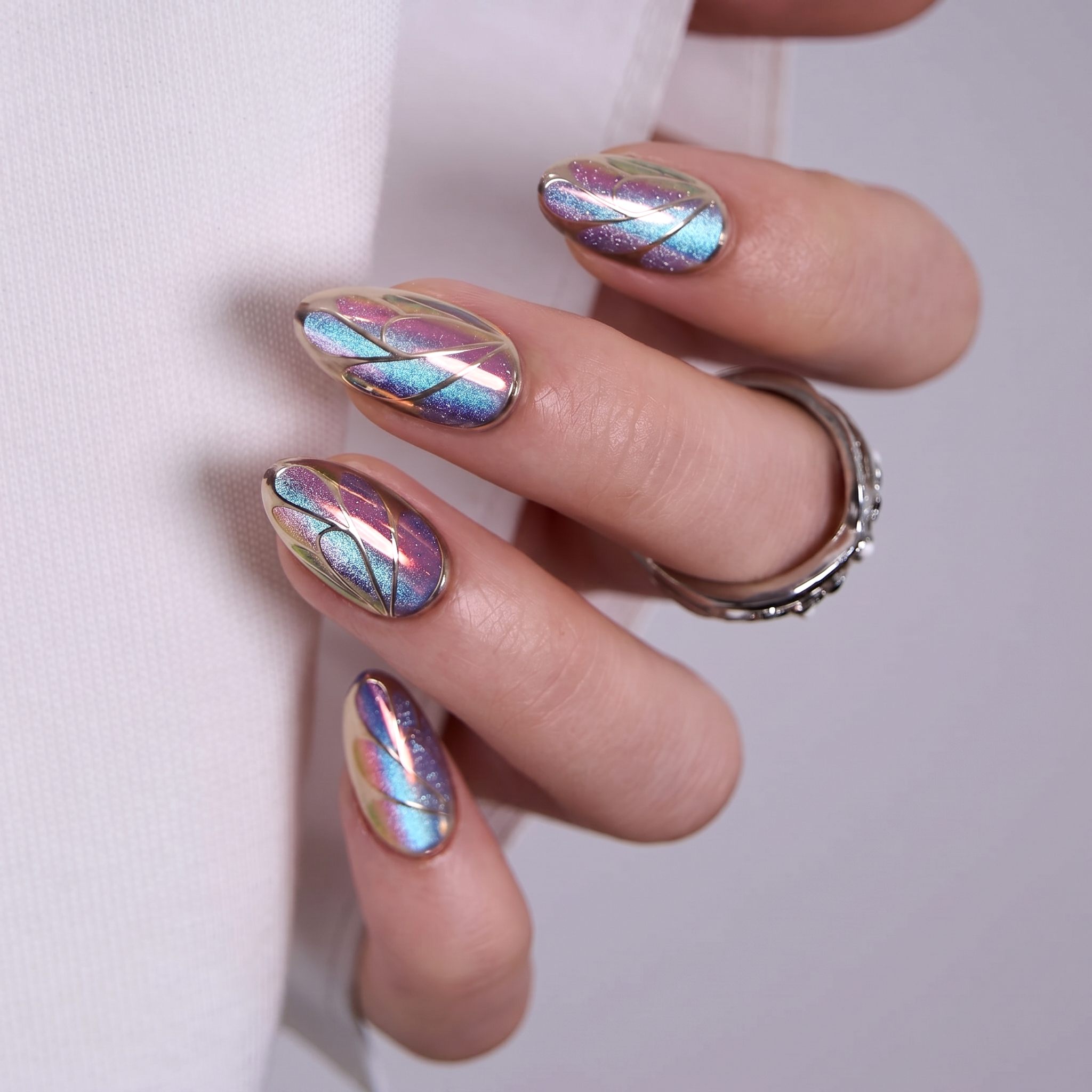 Designer s Pick | Aurora Wings S Almond almond press-on nails