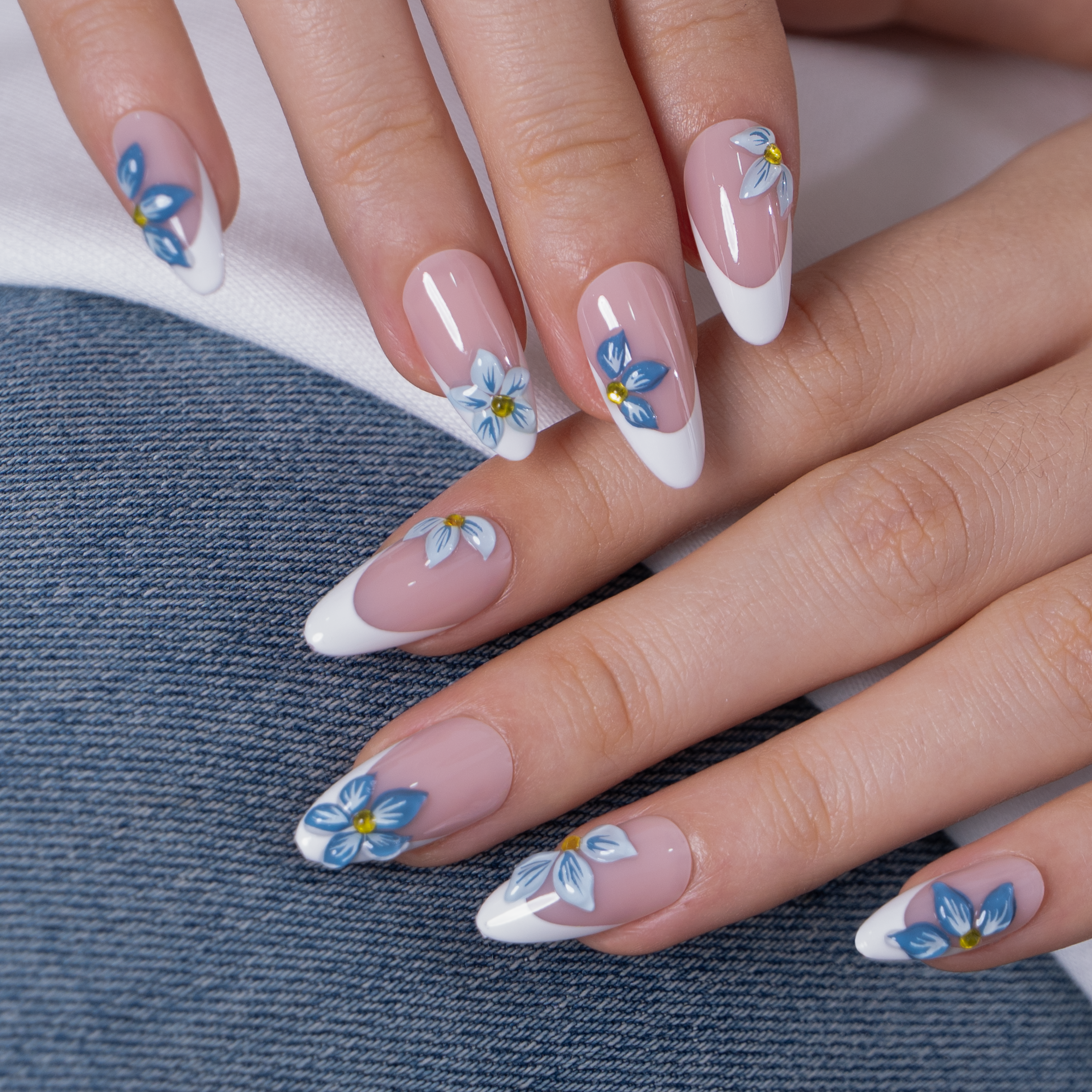 Designer s Pick | Azure Petals M Almond almond press-on nails