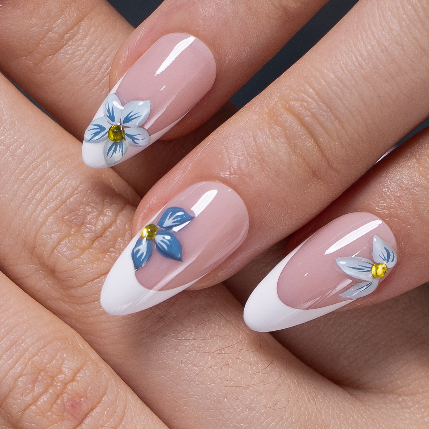 Designer s Pick | Azure Petals M Almond almond press-on nails