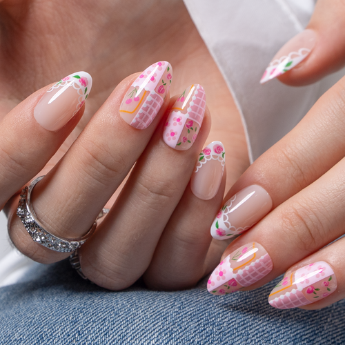 Berry Lace S Almond almond press-on nails