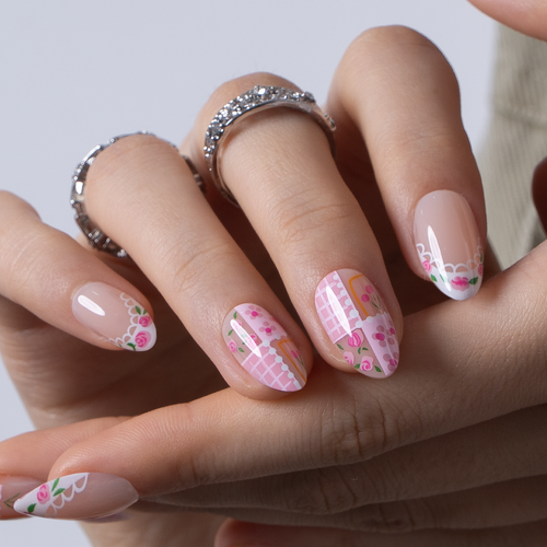 Berry Lace S Almond almond press-on nails