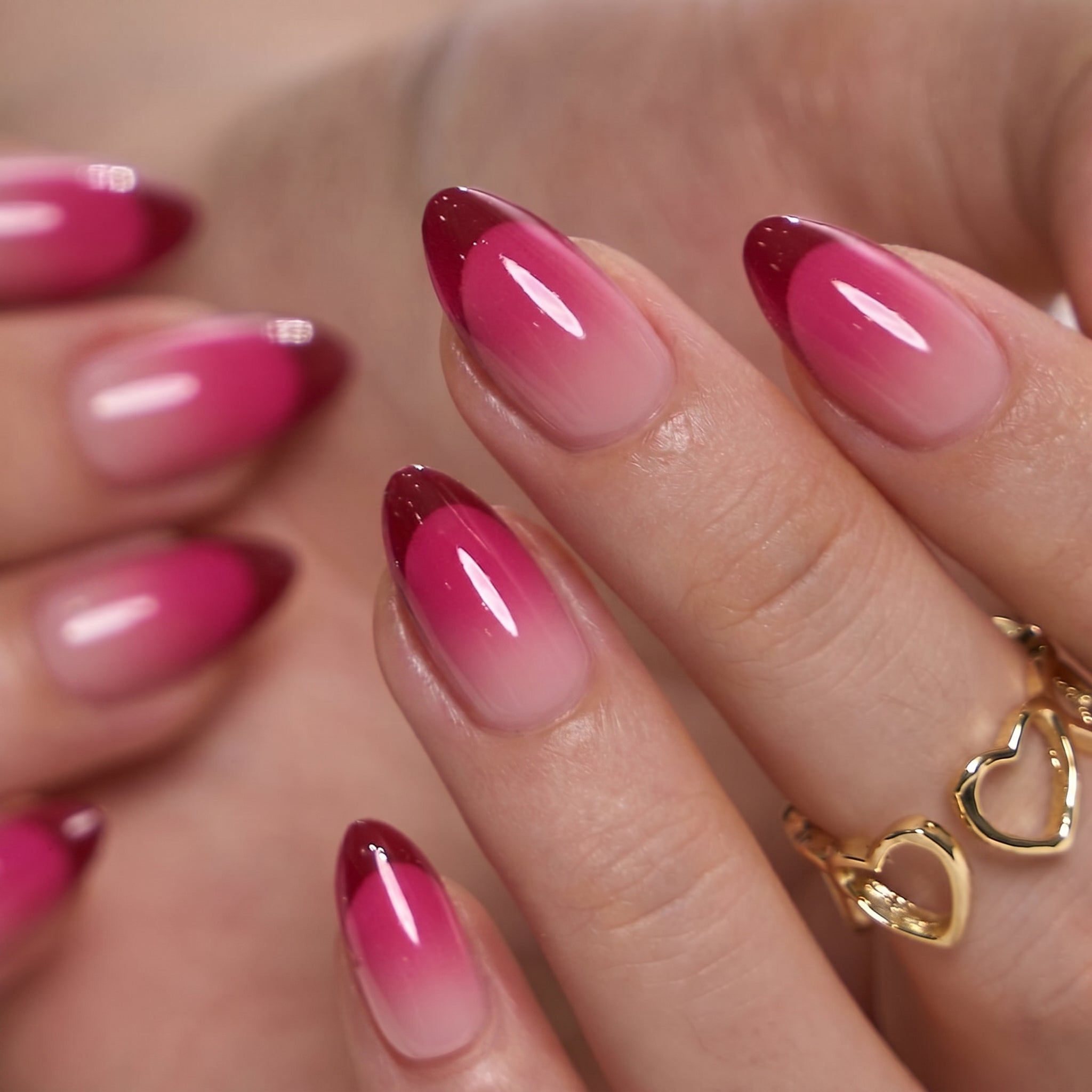 Berry Noir S Almond almond press-on nails