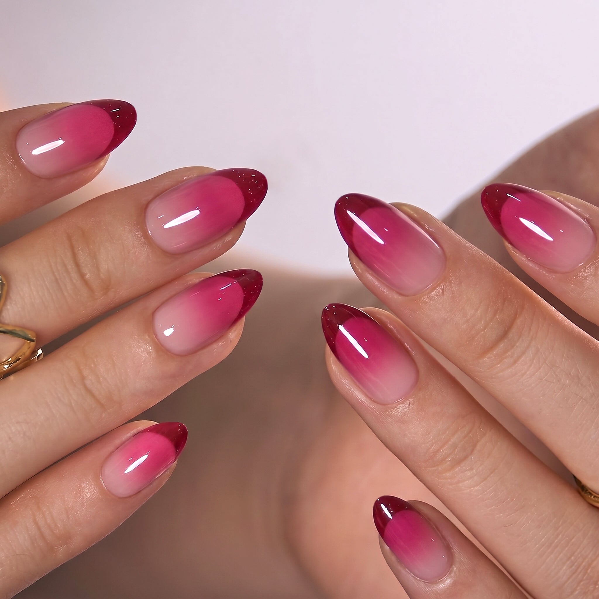 Berry Noir S Almond almond press-on nails