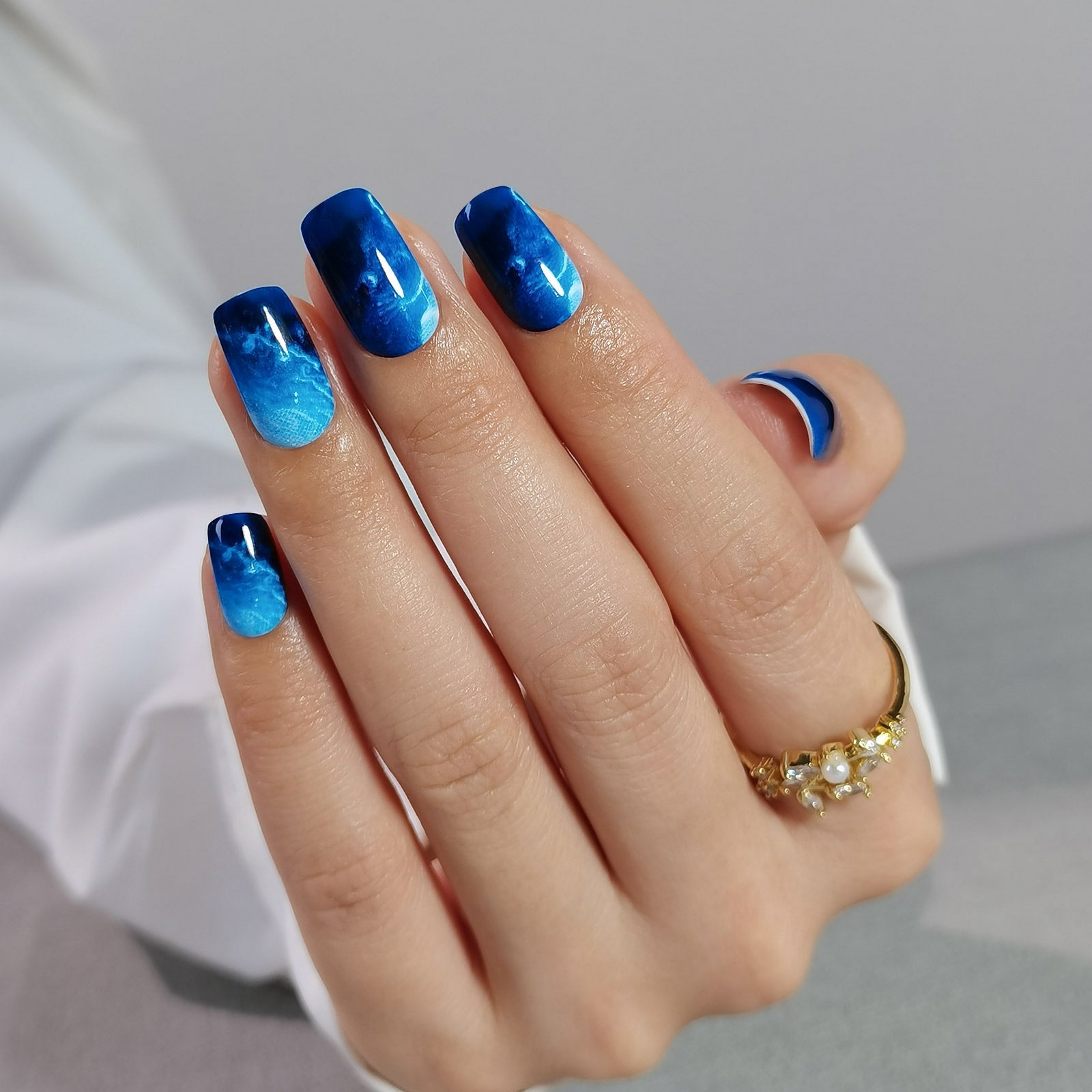 Blue Cosmos medium squoval nail detail