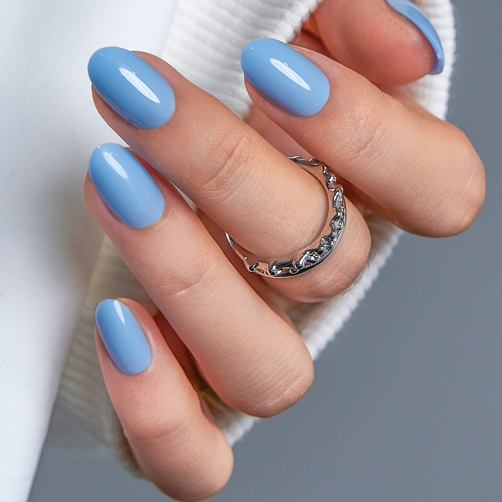 Blue Whisper S Oval oval press-on nails