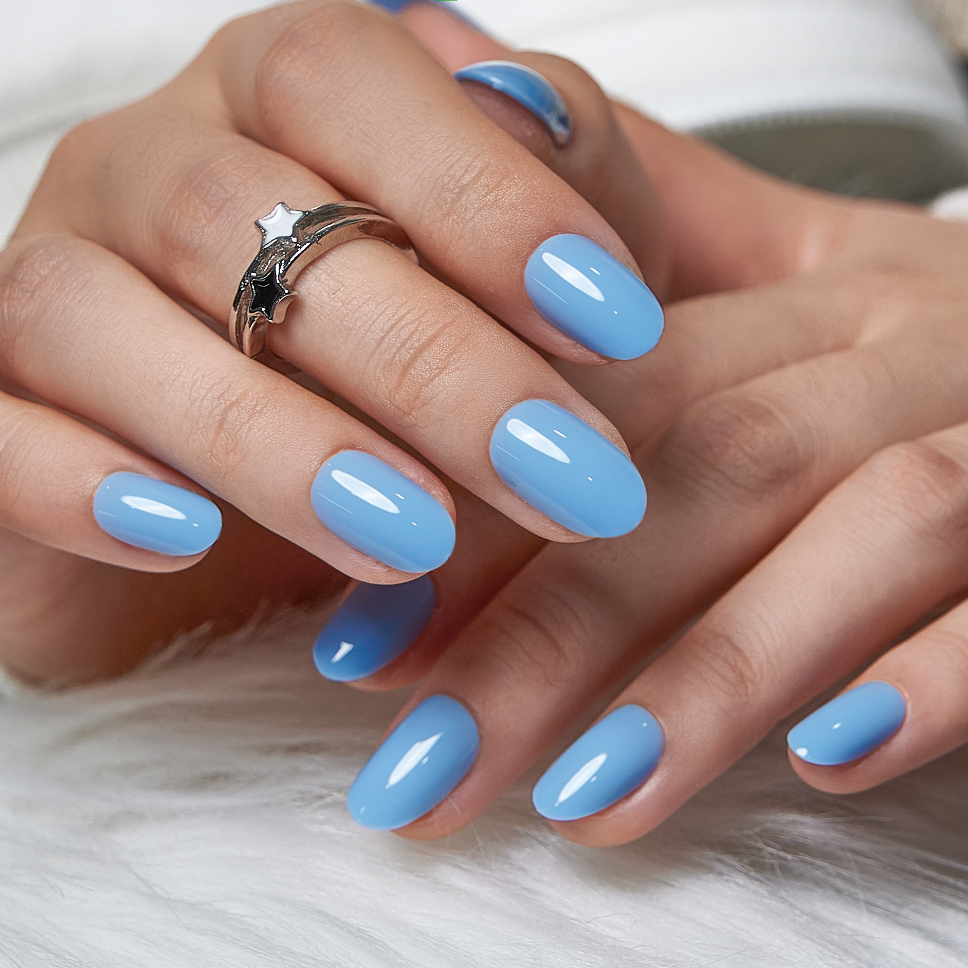 Blue Whisper S Oval oval press-on nails