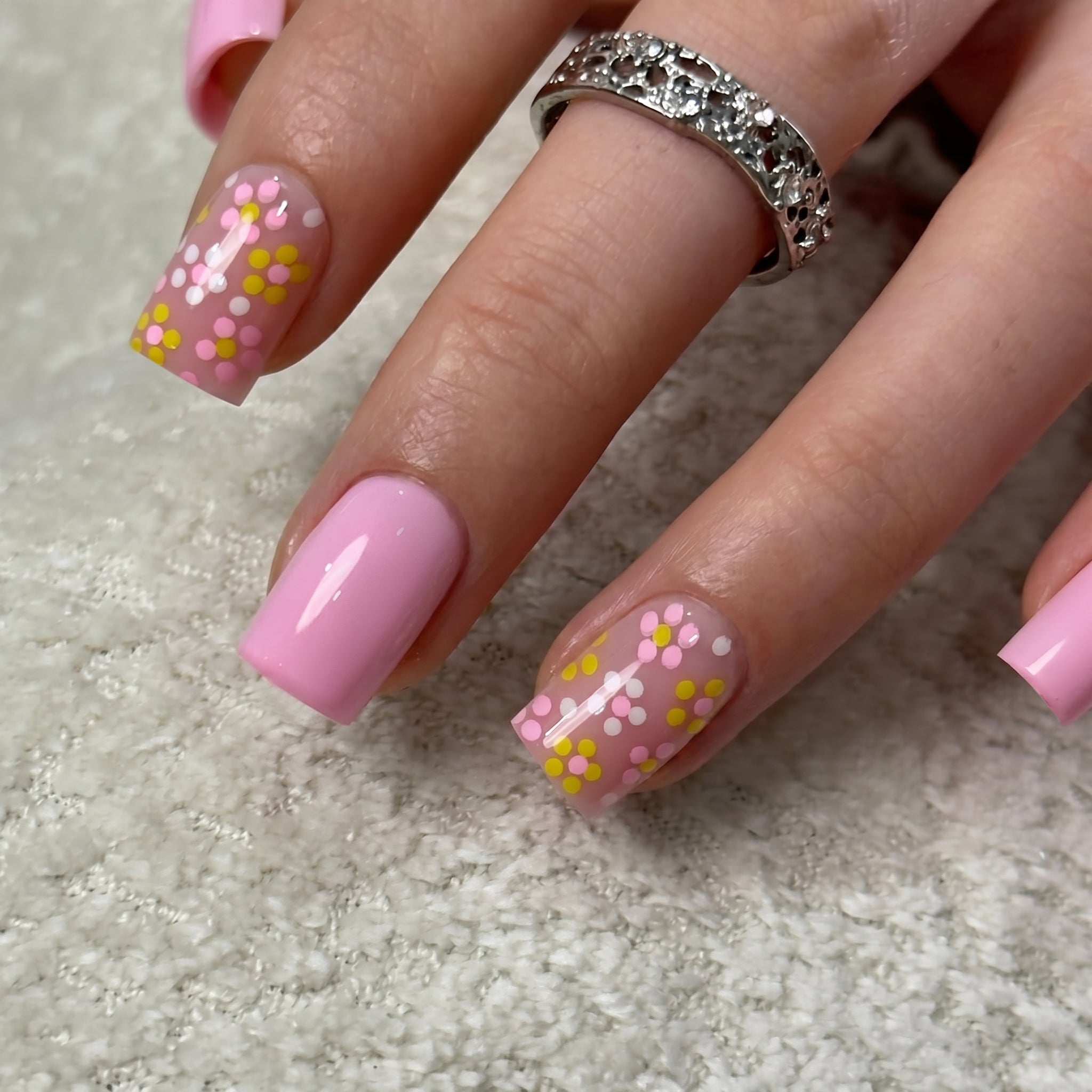 Blush Meadow S Square short square press-on nails