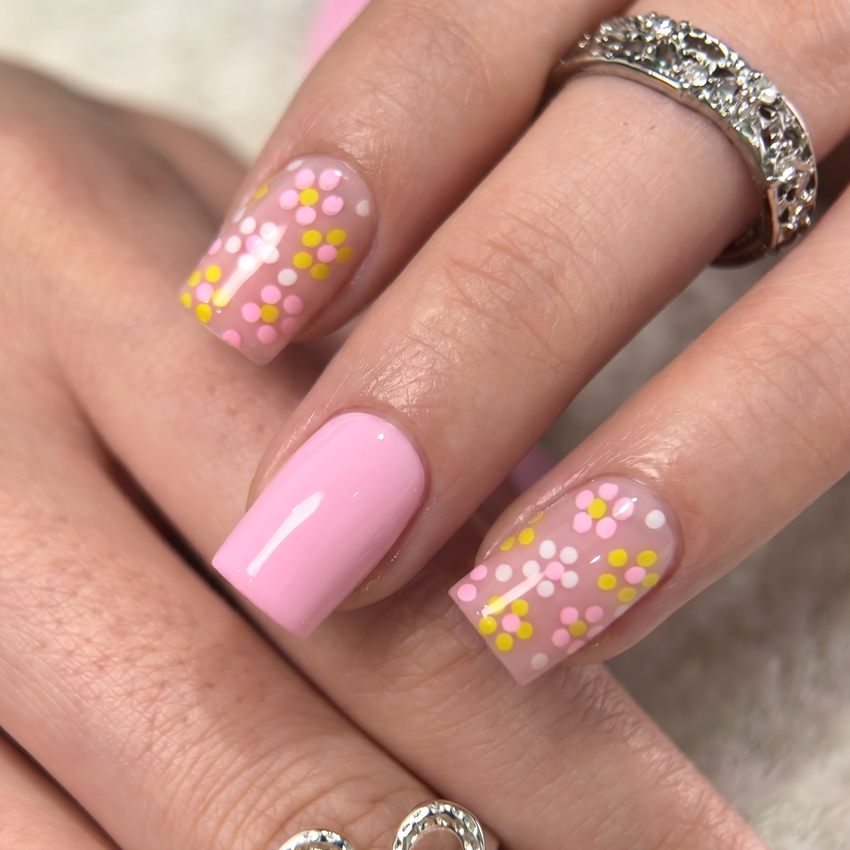 Blush Meadow S Square short square press-on nails