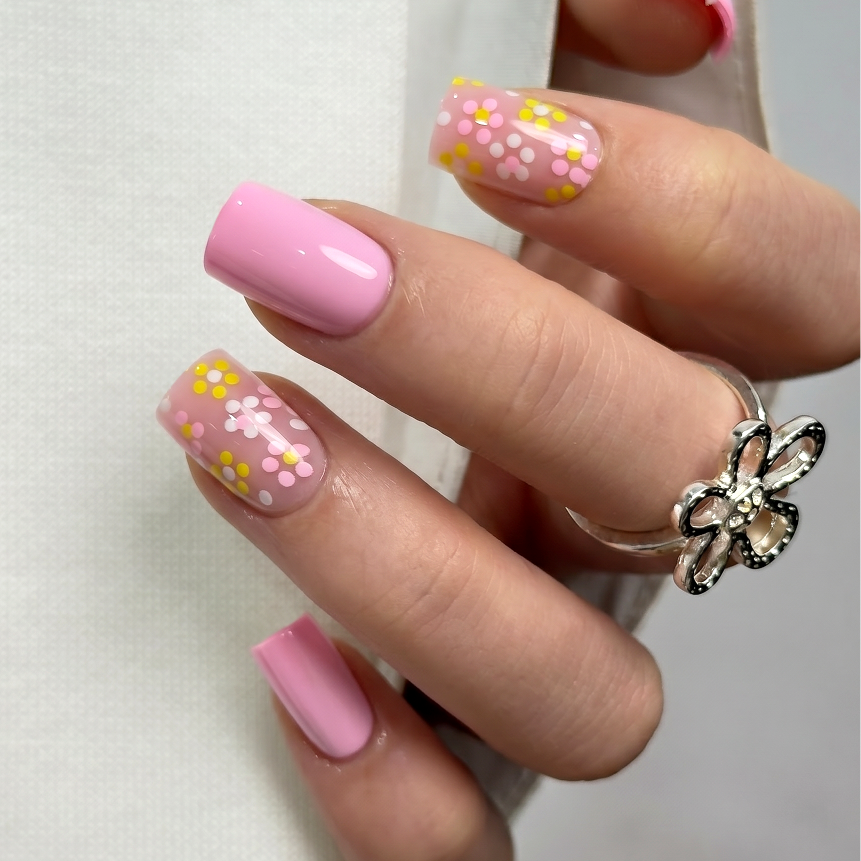 Blush Meadow S Square short square press-on nails