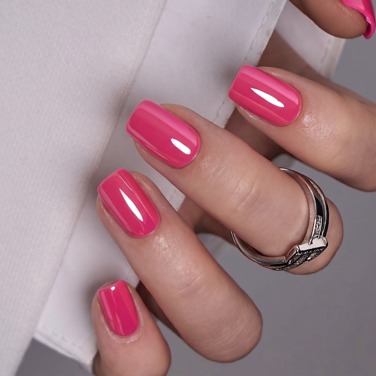 Blush Mirror S Squoval short squoval press-on nails
