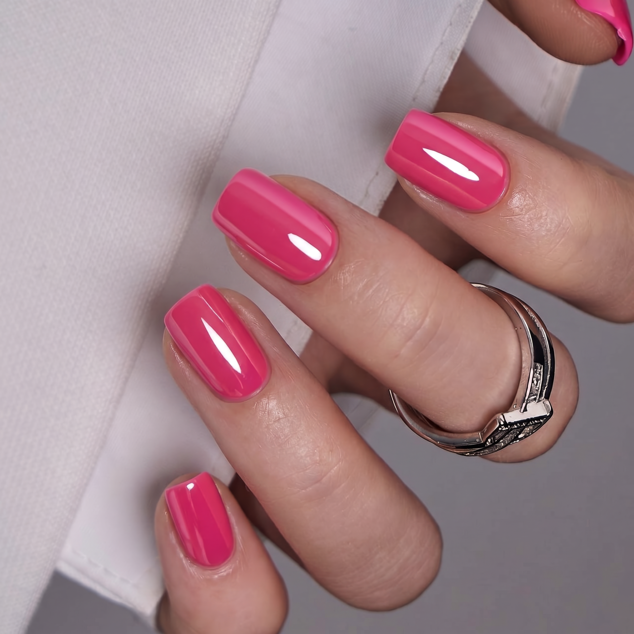 Blush Mirror S Squoval short squoval press-on nails