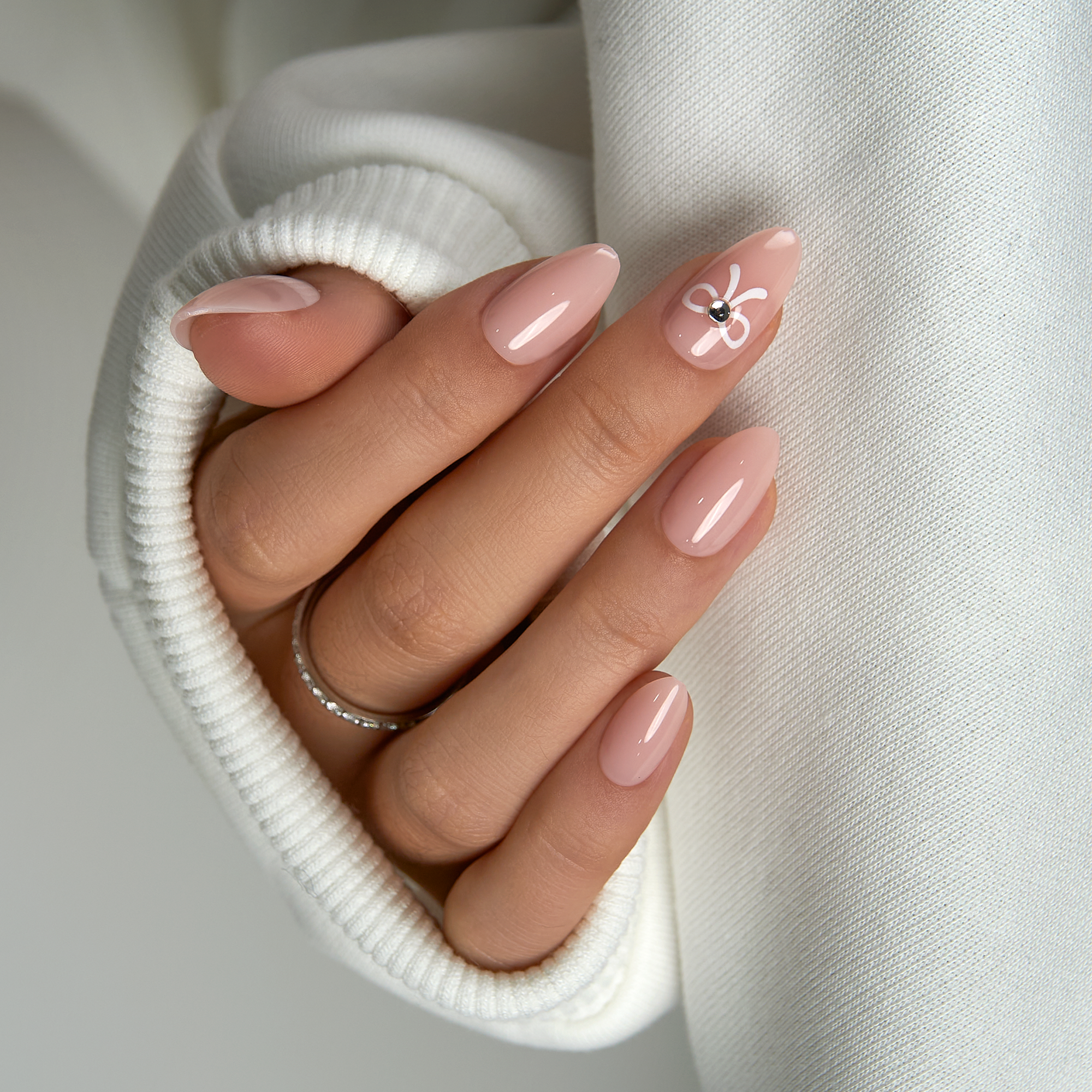 Bowkiss short almond nail detail