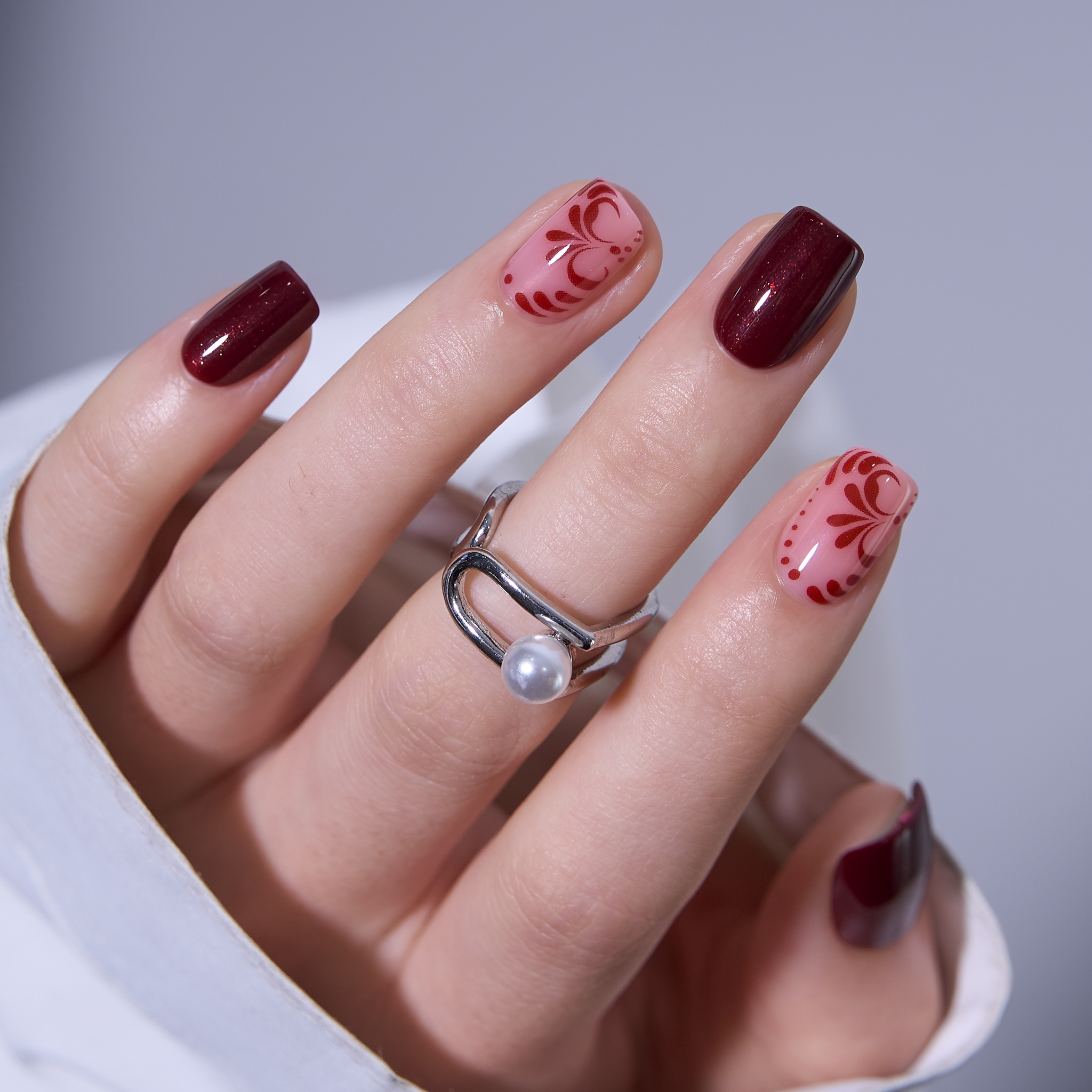 Burgundy Muse - S Squoval short squoval press-on nails