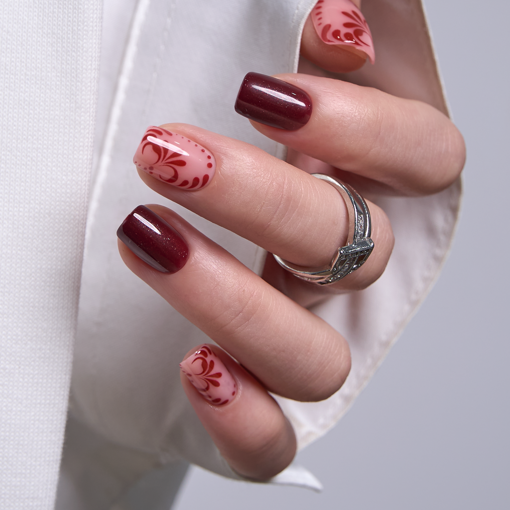 Burgundy Muse - S Squoval short squoval press-on nails