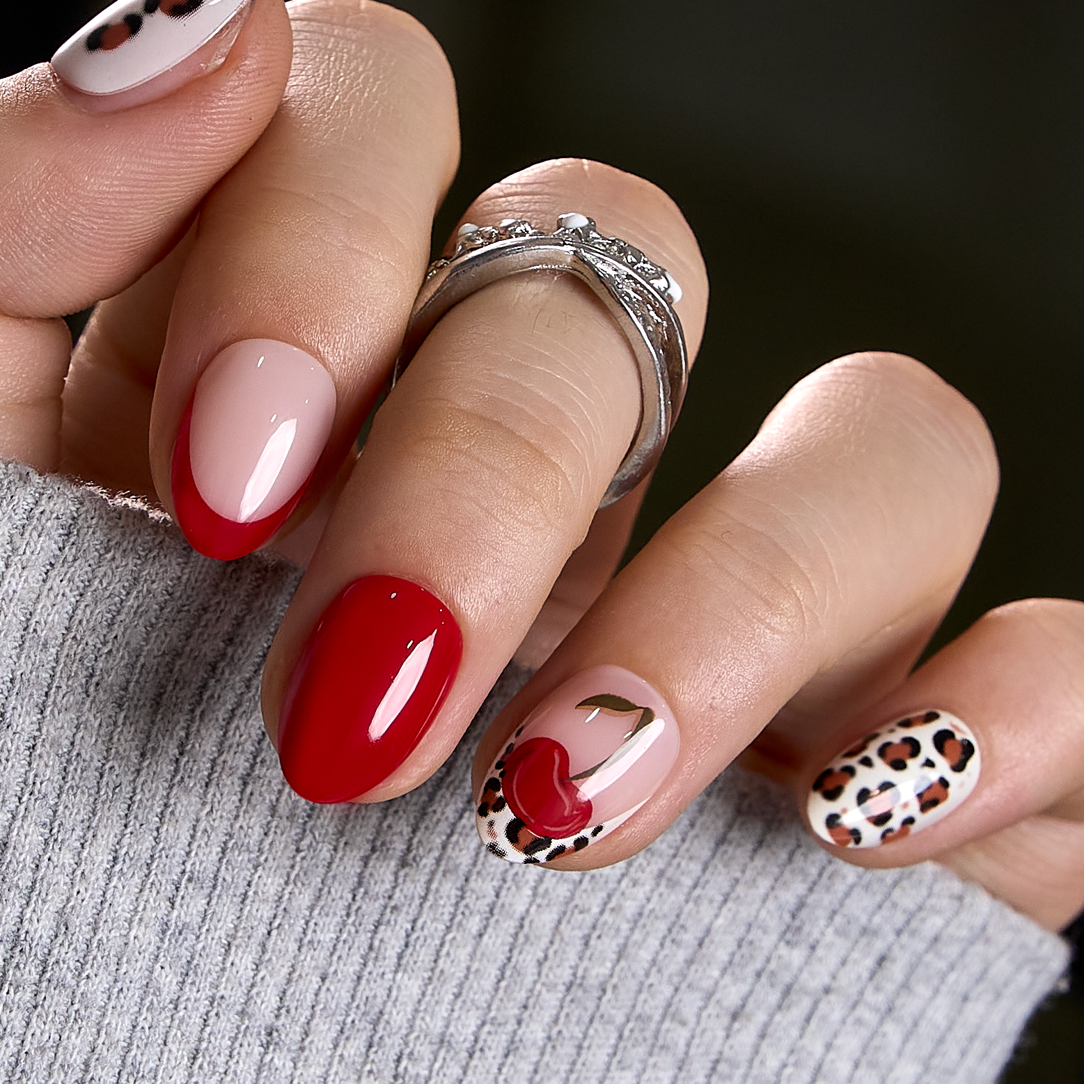 Cherry Wild RS Almond almond press-on nails