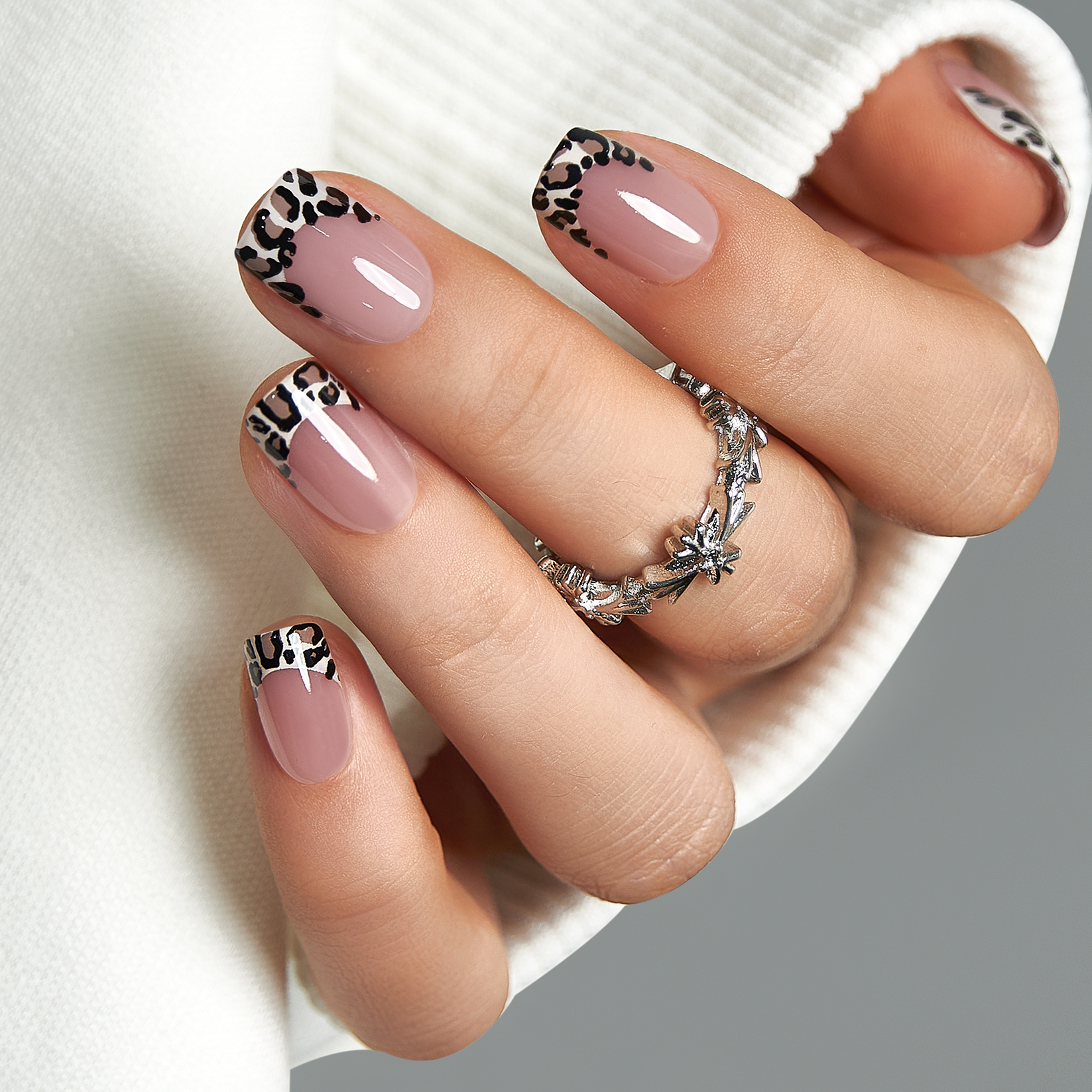 Chic Brown short squoval nail detail