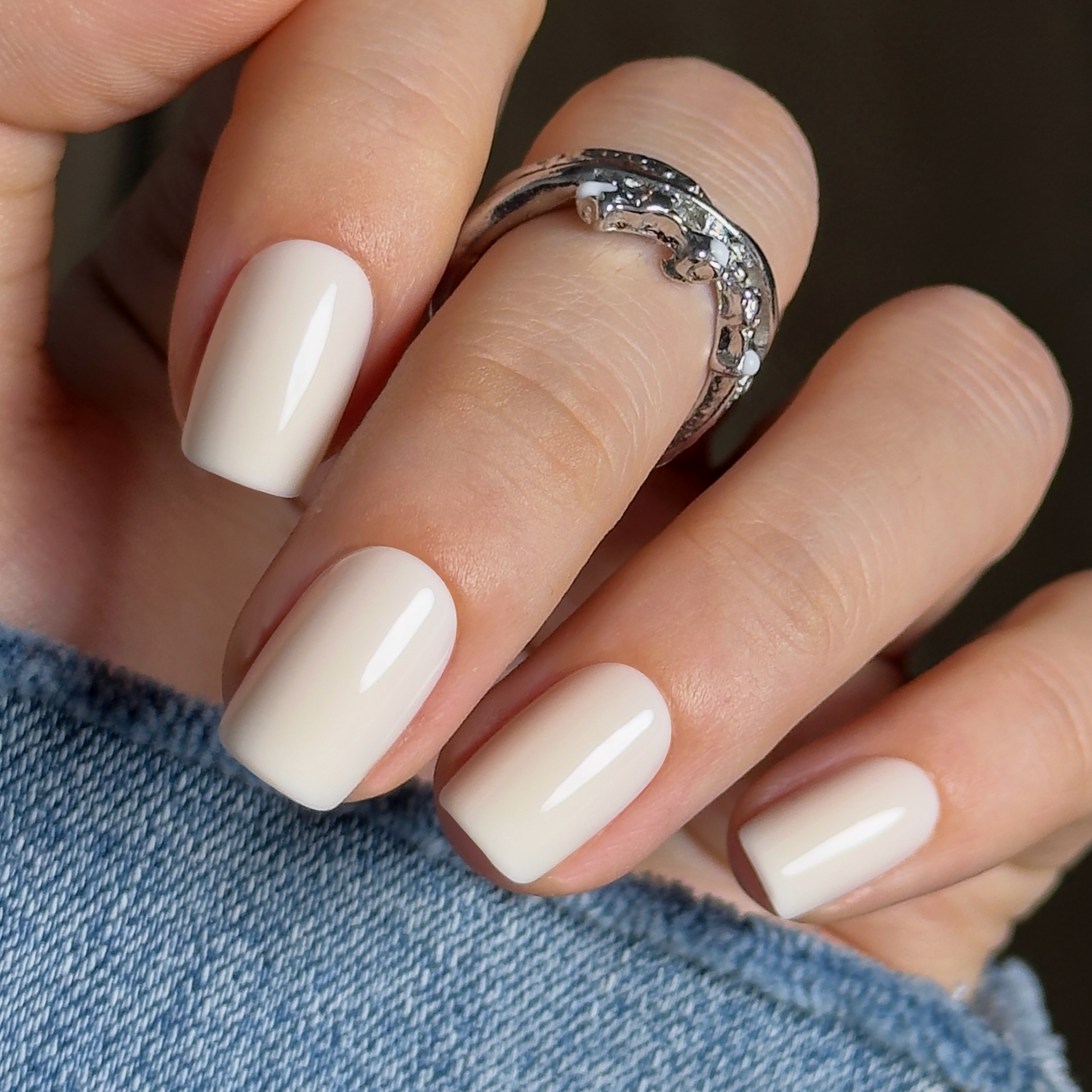 Chic Mickey Gray short squoval Style 2 nail detail