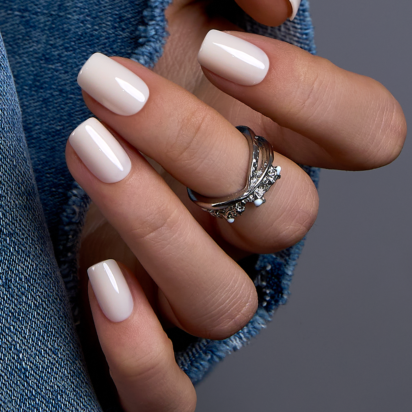 Chic Mickey Gray short squoval Style 2 press-on nails from the side