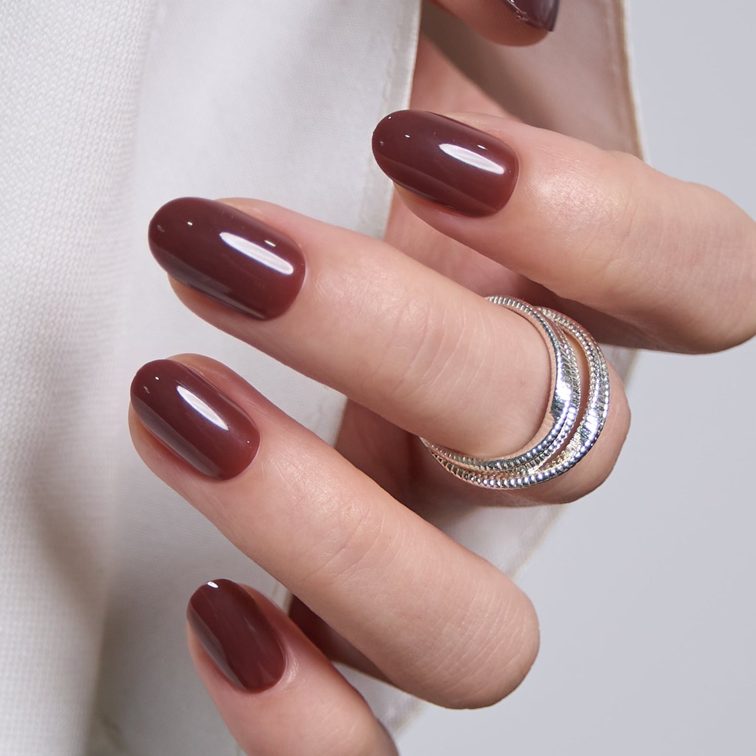 Cocoa Muse S Oval short oval press-on nails