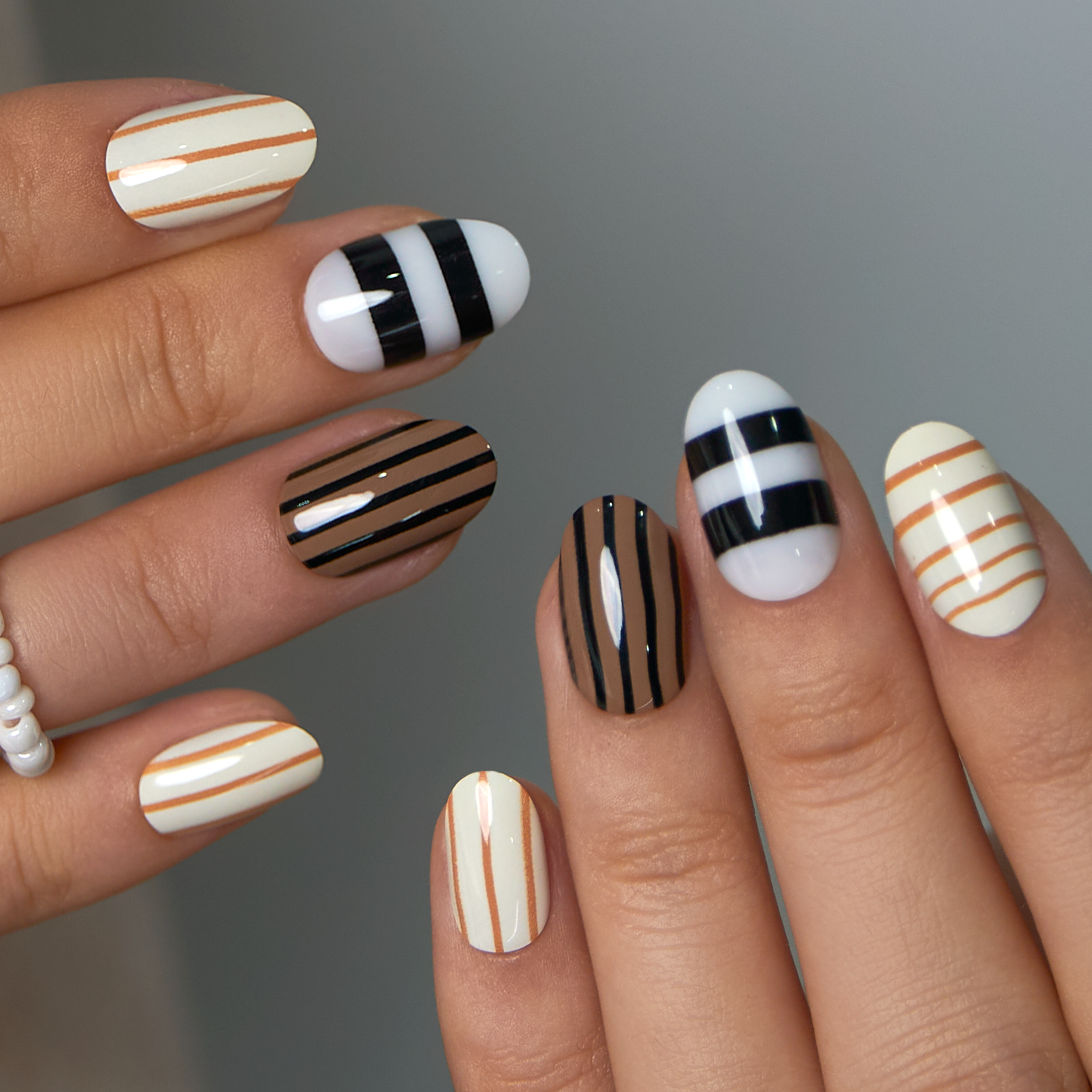 Coffee Line short oval press-on nails
