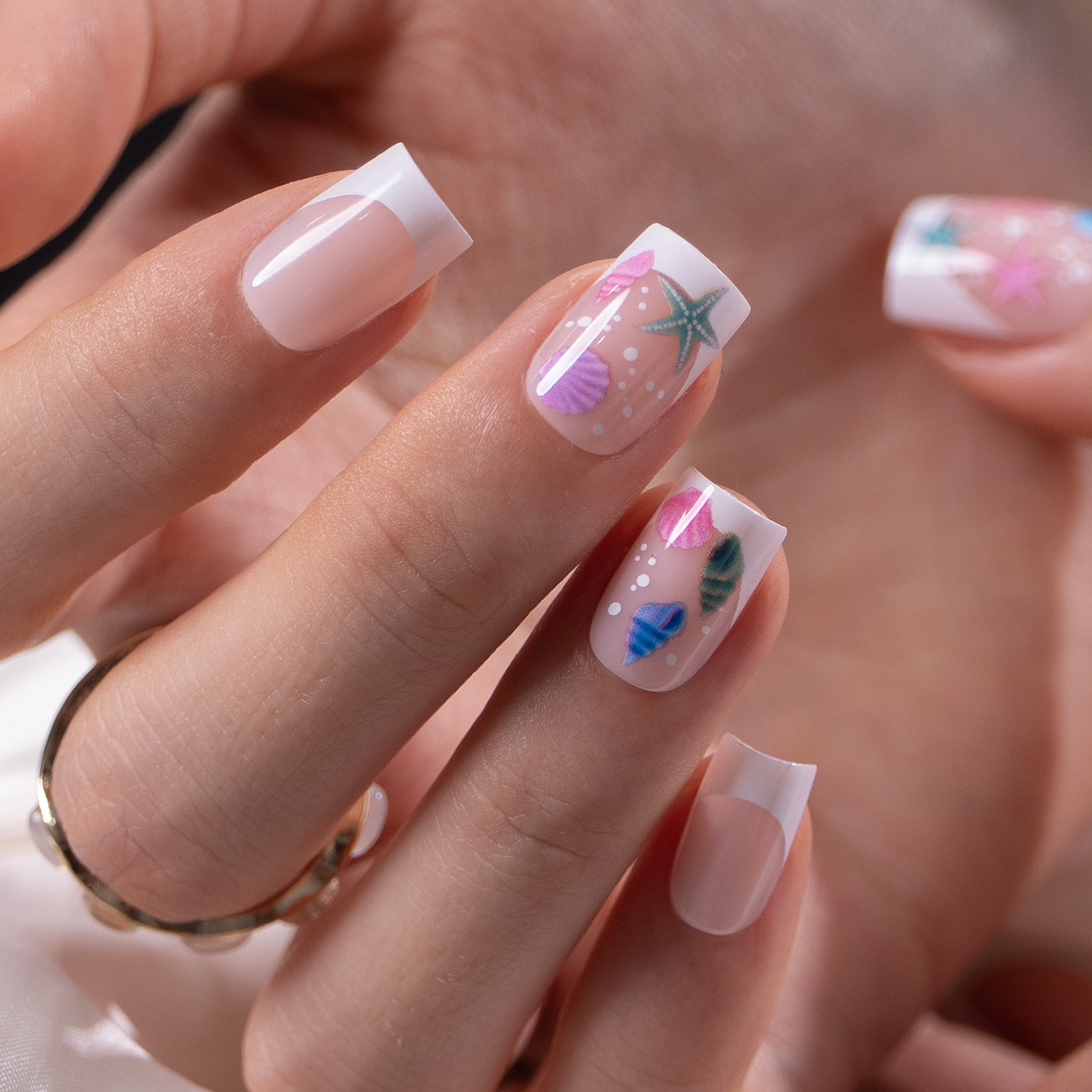 Coral Charm S Square square press-on nails