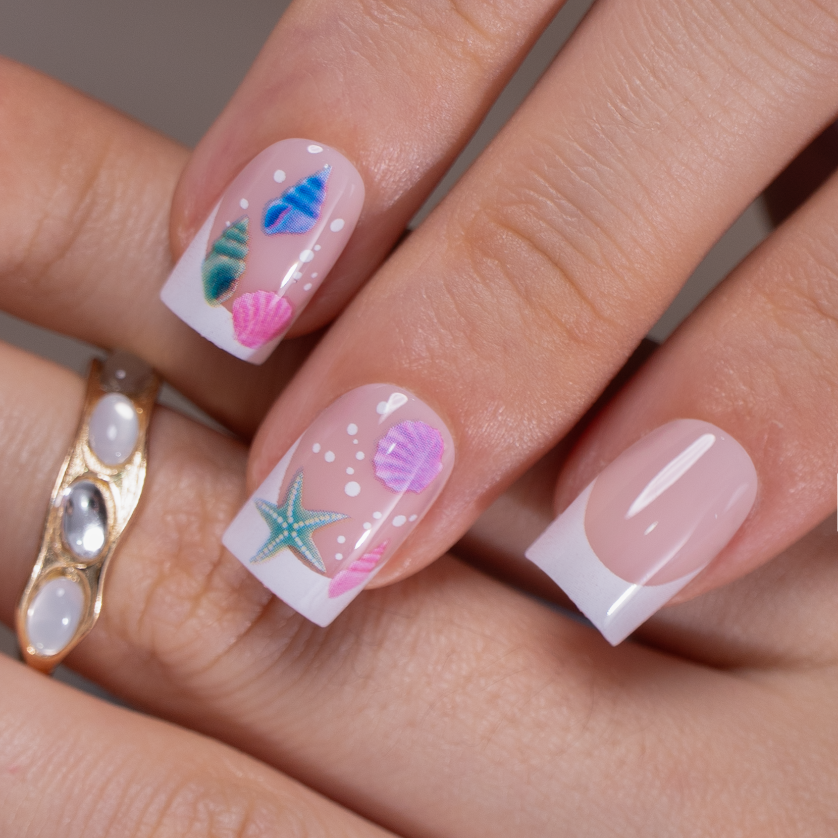 Coral Charm S Square square press-on nails