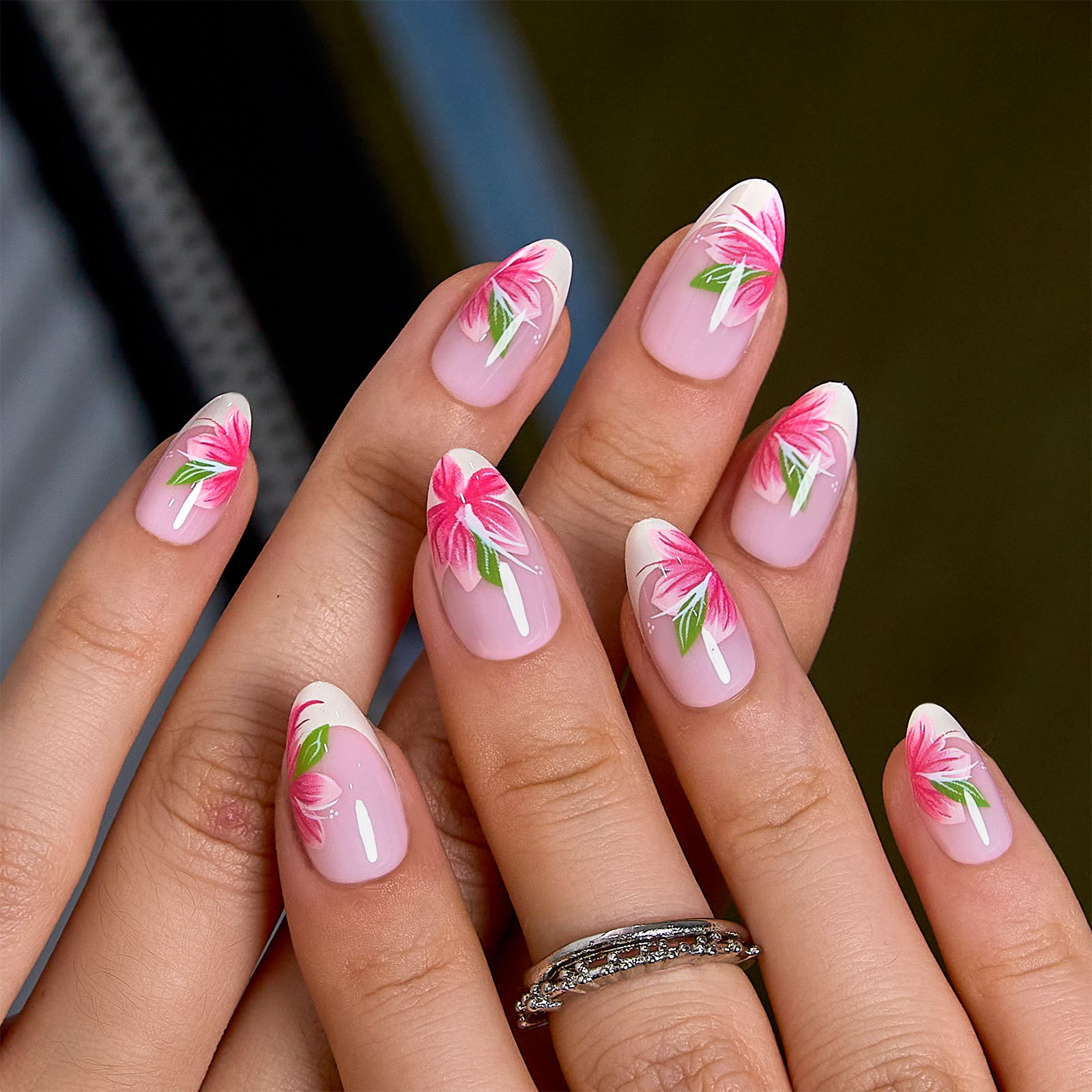 Cream Bloom S Almond almond press-on nails