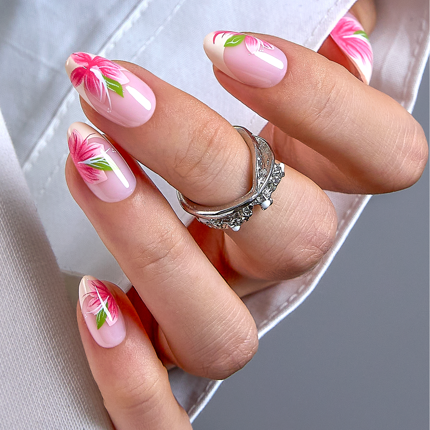 Cream Bloom S Almond almond press-on nails