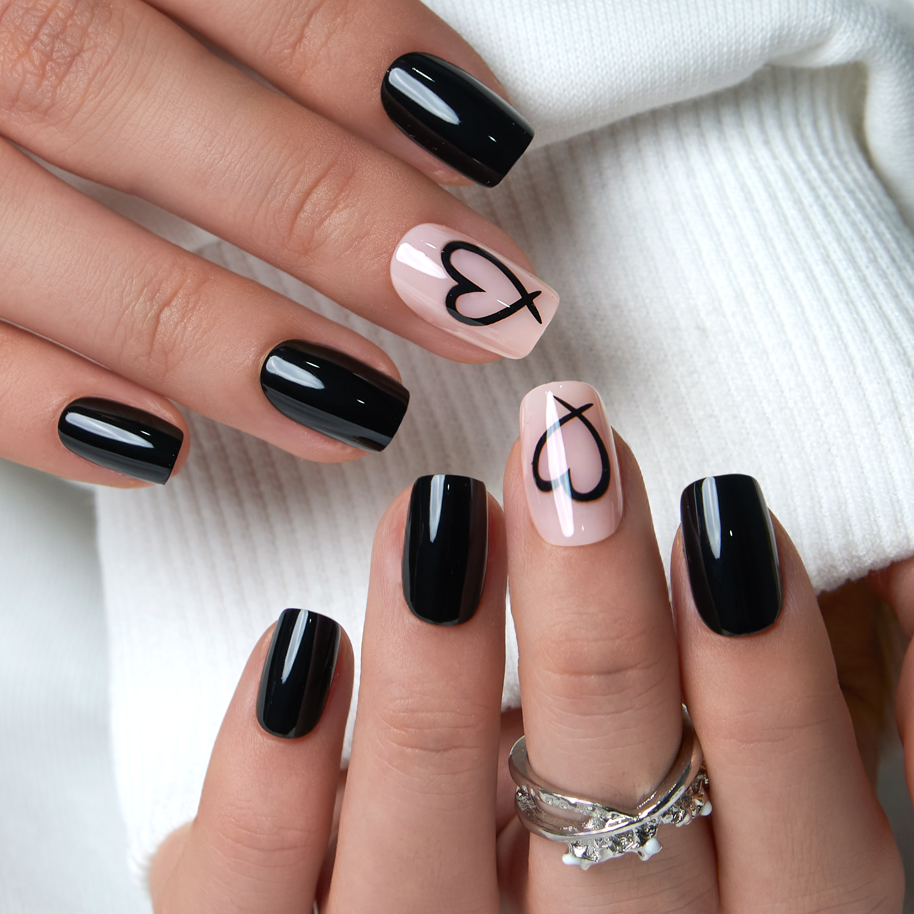 Dark Kiss medium squoval press-on nails