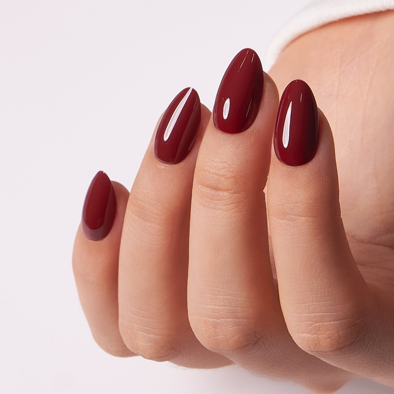 Deep Rouge M Almond almond press-on nails