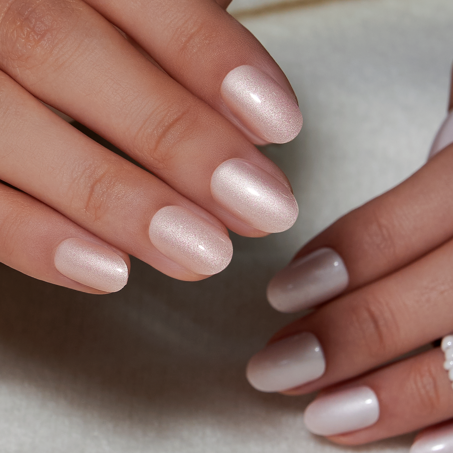 Delicate Glow short oval press-on nail set with accessories