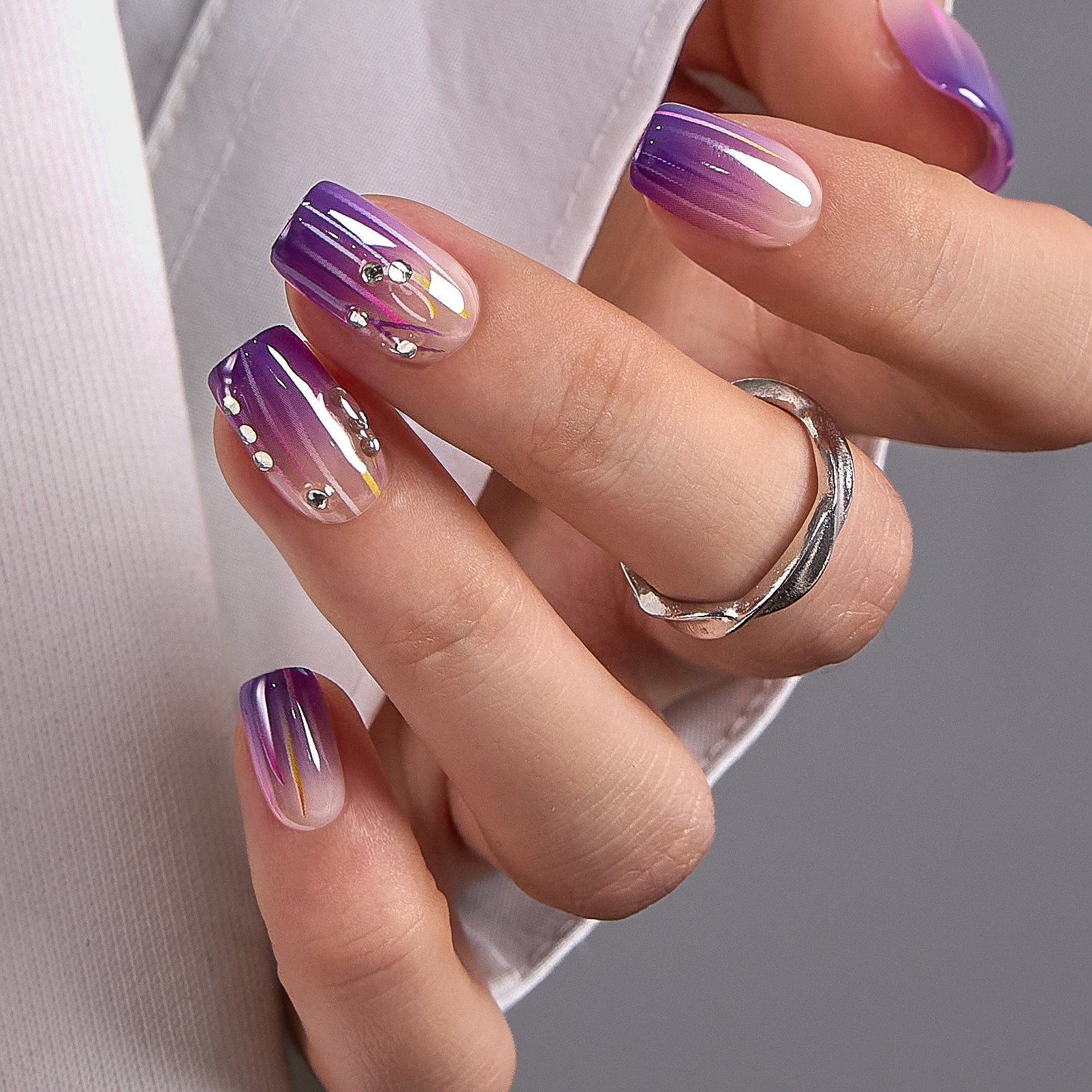 Designer S Pick Aurora Shine medium squoval nail detail