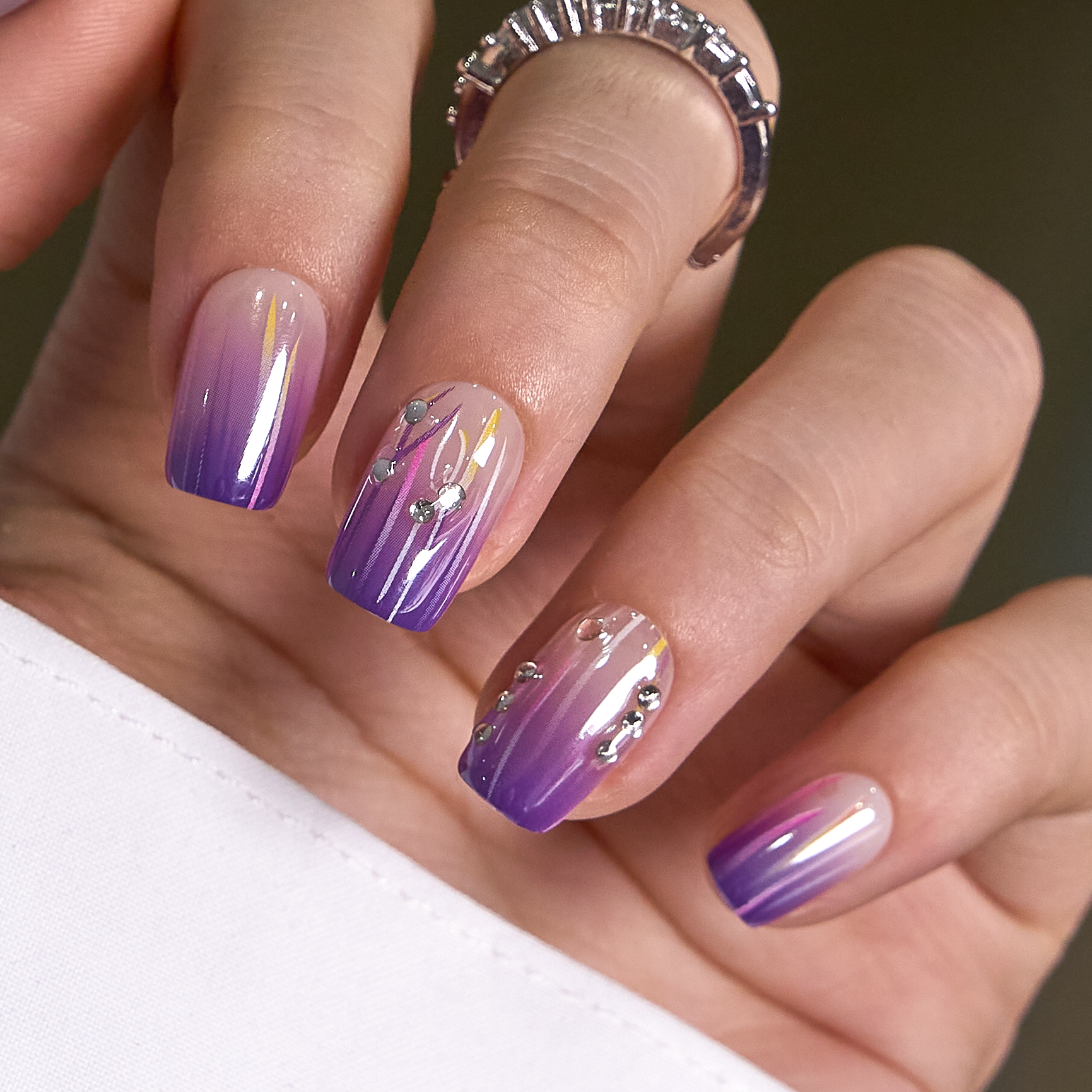Designer S Pick Aurora Shine medium squoval press-on nails from the side