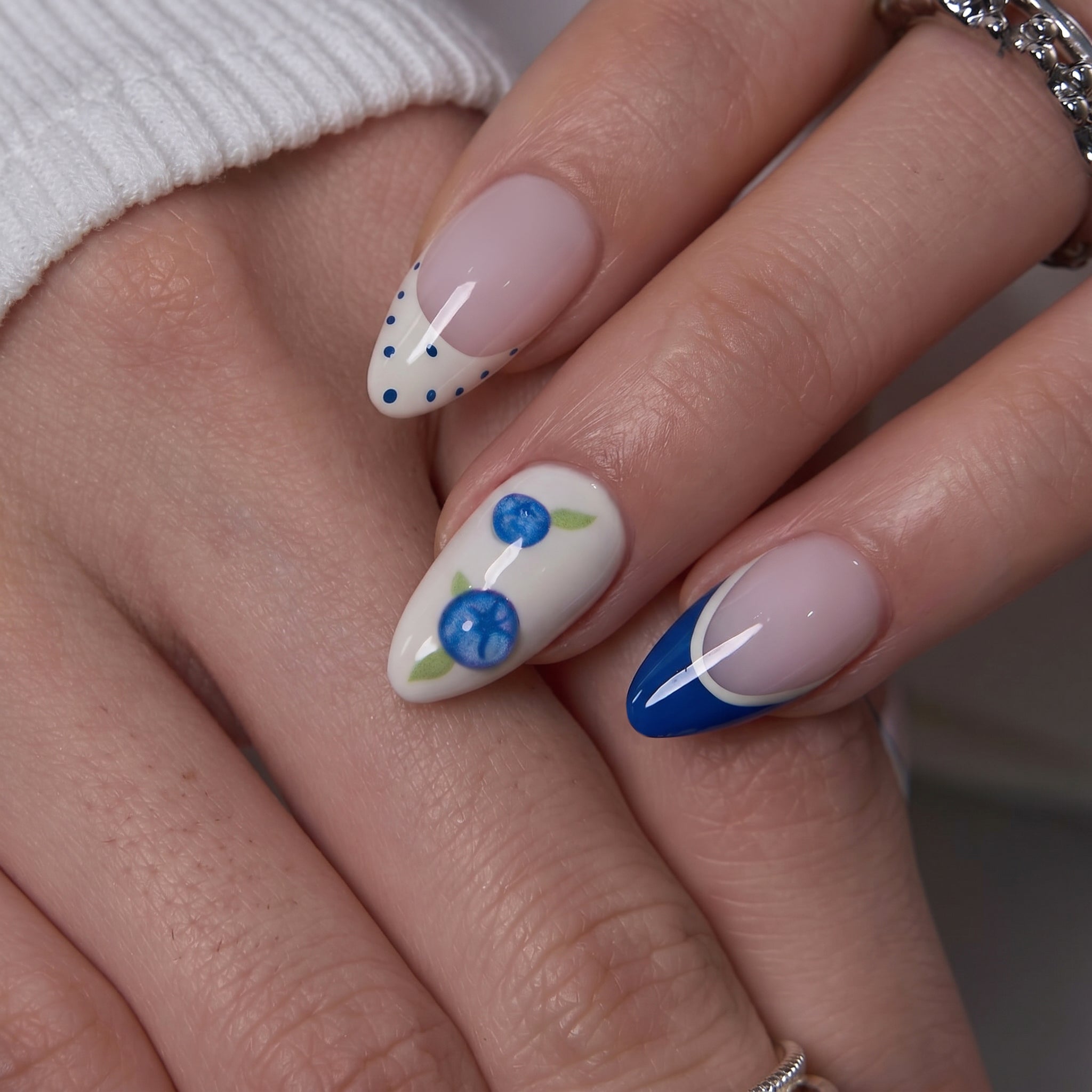 Designer s Pick | Berry Riviera M Almond short almond press-on nails