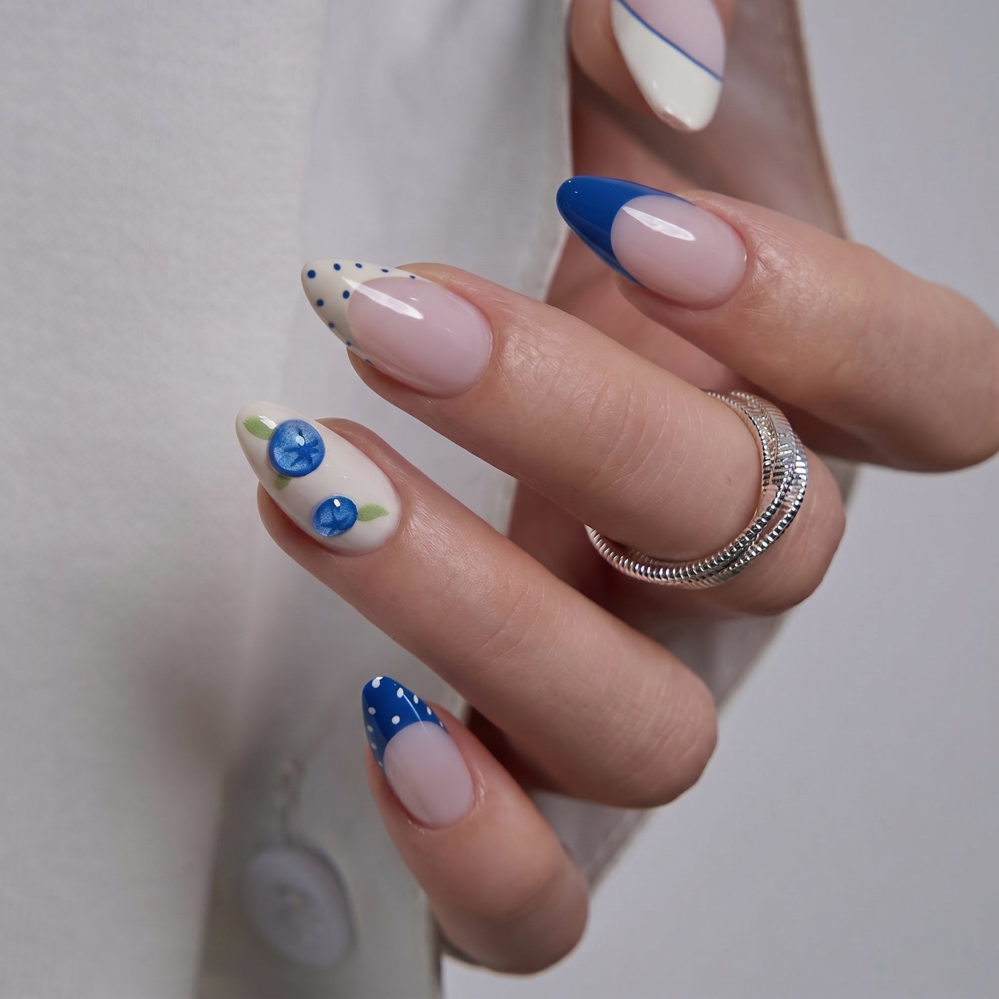 Designer s Pick | Berry Riviera M Almond short almond press-on nails
