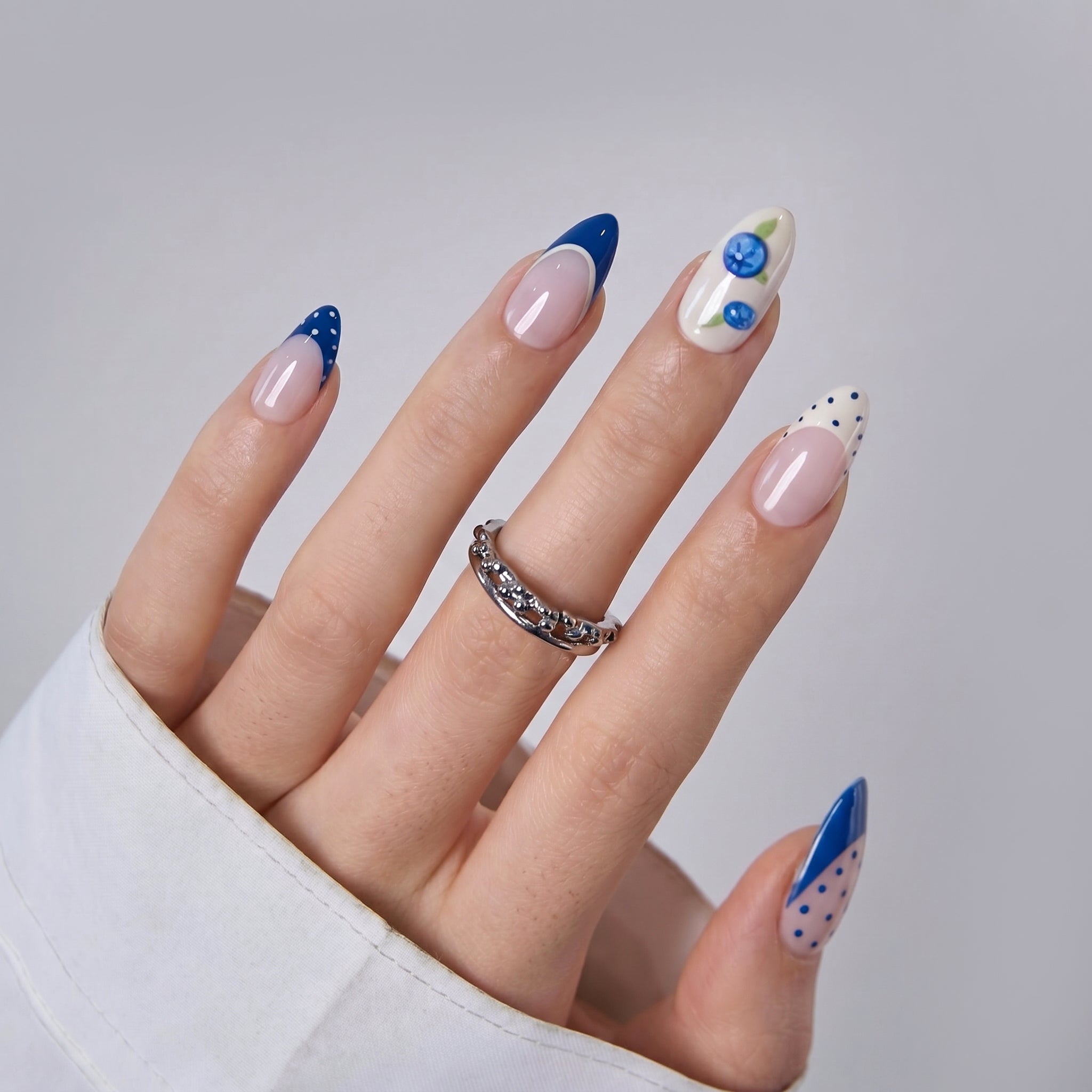 Designer s Pick | Berry Riviera M Almond short almond press-on nails