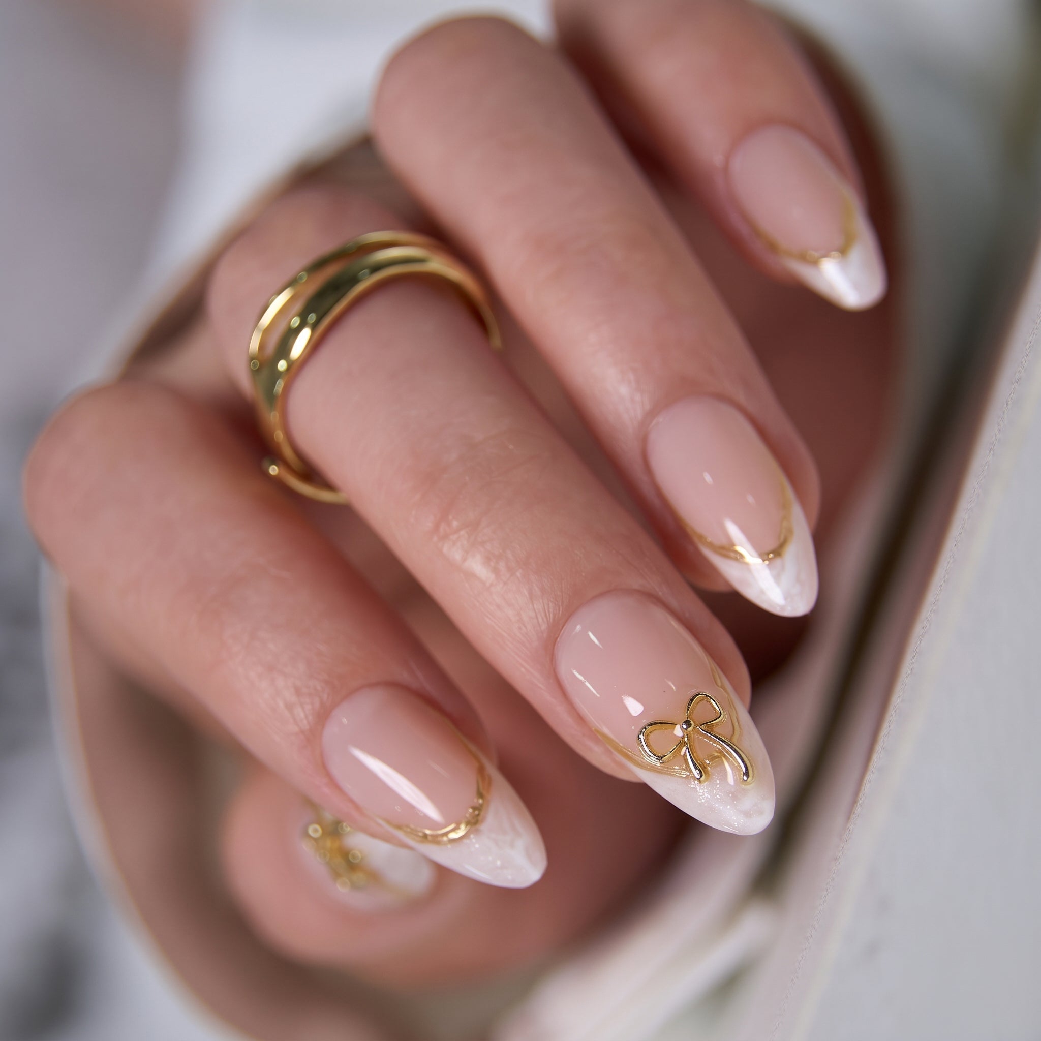 Designer s Pick | Golden Ribbon M Almond short almond press-on nails