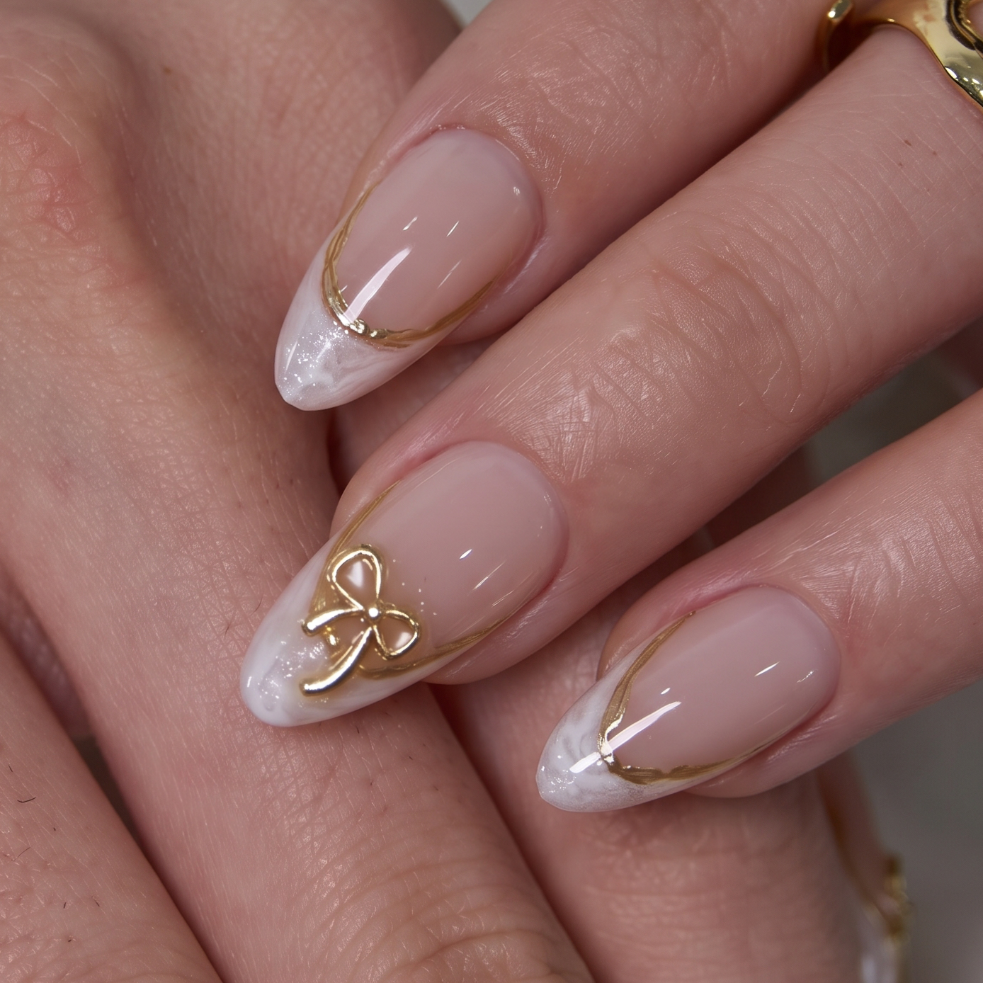 Designer s Pick | Golden Ribbon M Almond short almond press-on nails