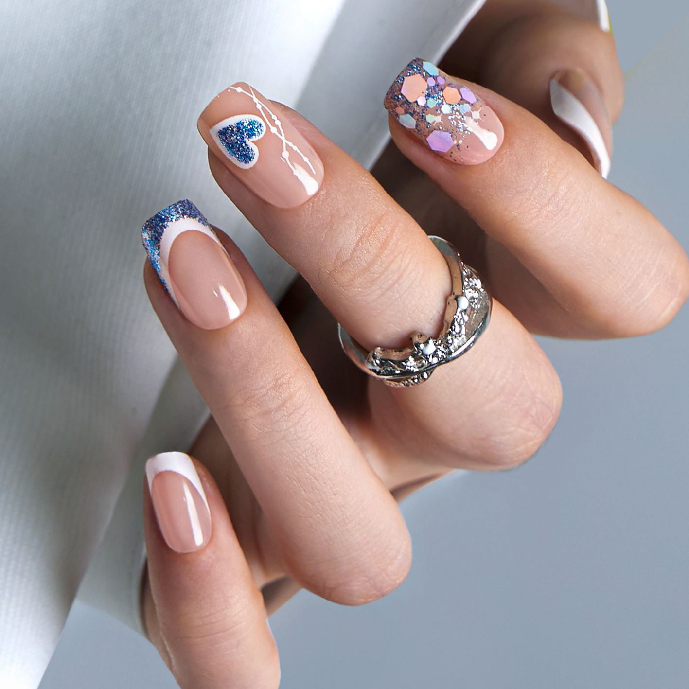 Designer S Pick Starry Kiss medium squoval press-on nails worn on a hand