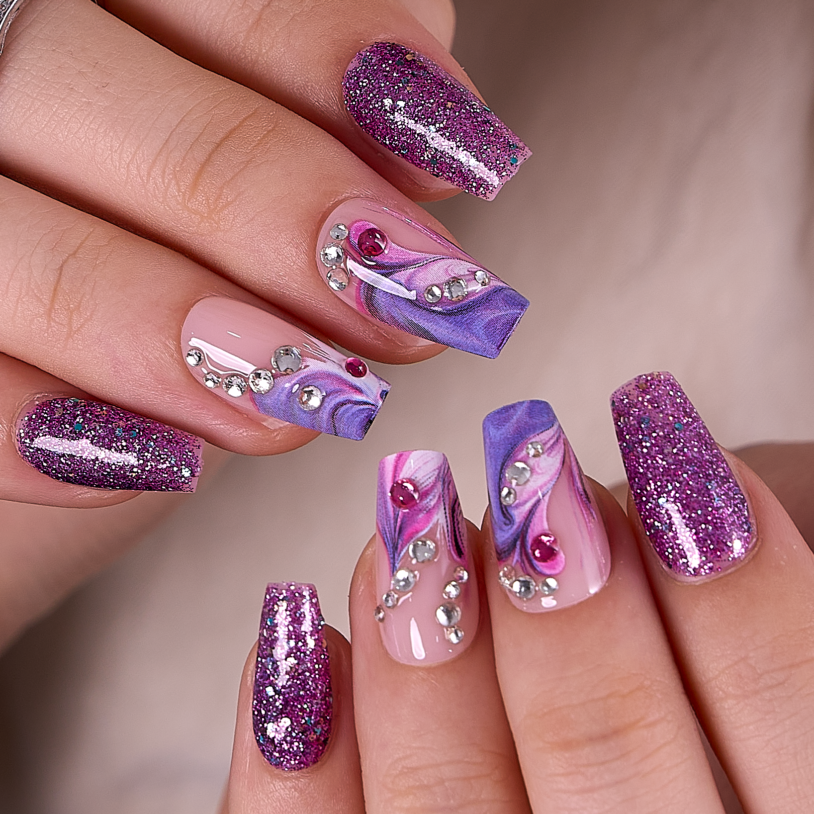 Designer S Pick Violet Sparkle M Coffin press-on nails