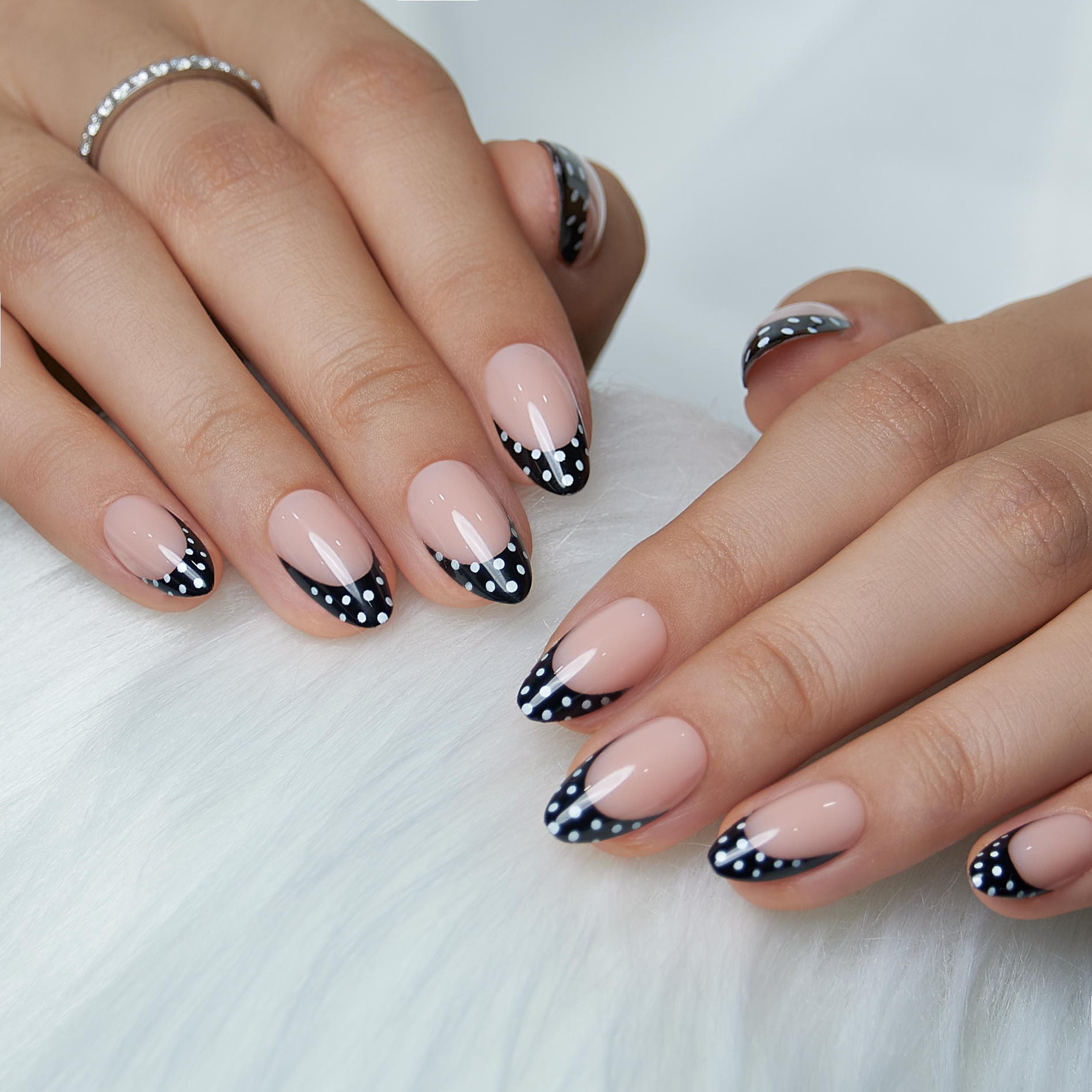 Dot Noir short almond nail detail