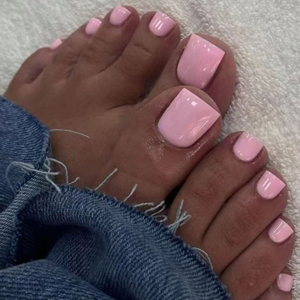 Dusky Pink squoval Toenails press-on nails from the side