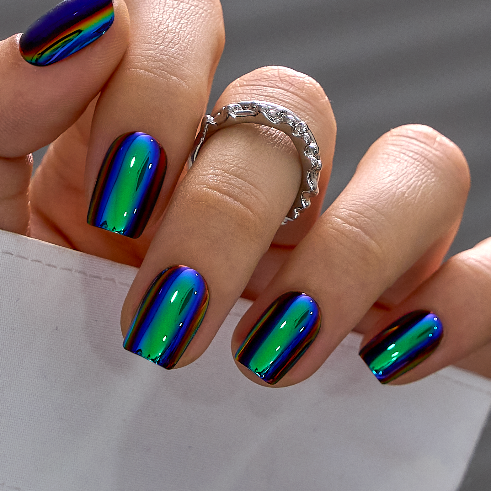 Electric Mirage S Squoval squoval press-on nails