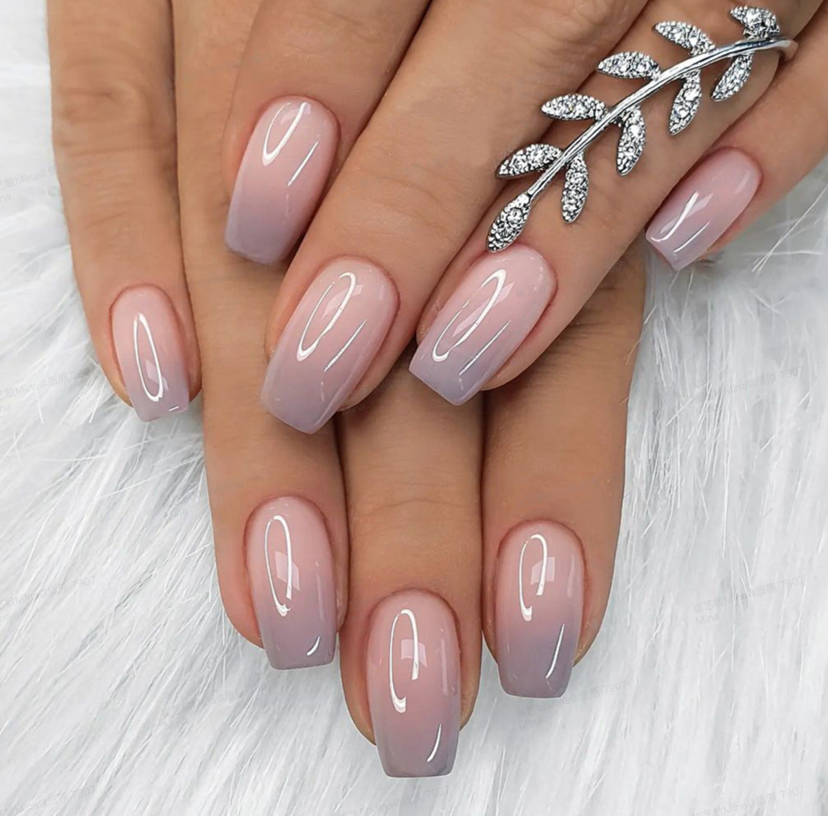 Elegant Fade medium squoval press-on nails worn on a hand