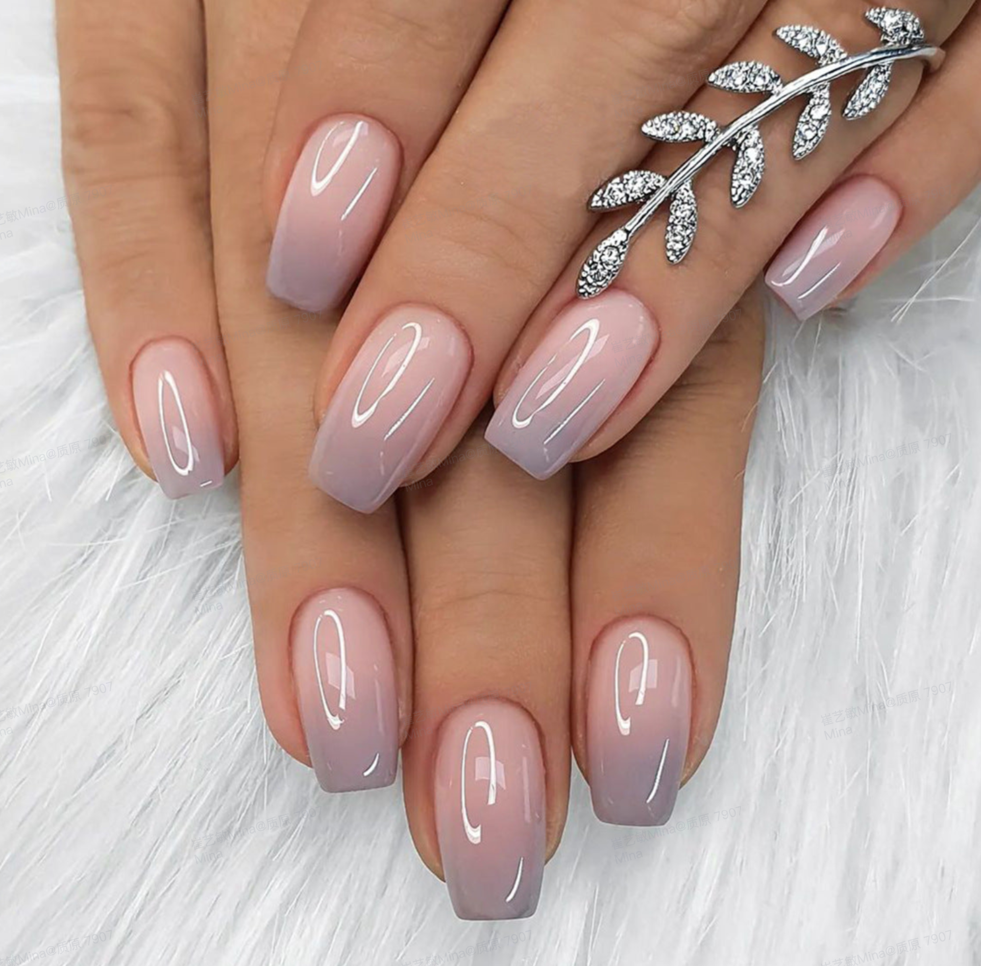 Elegant Fade medium squoval press-on nails worn on a hand