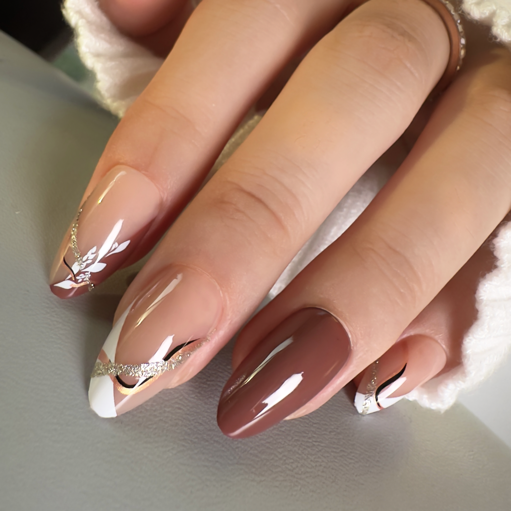 Elegant Flow short almond press-on nail set with accessories